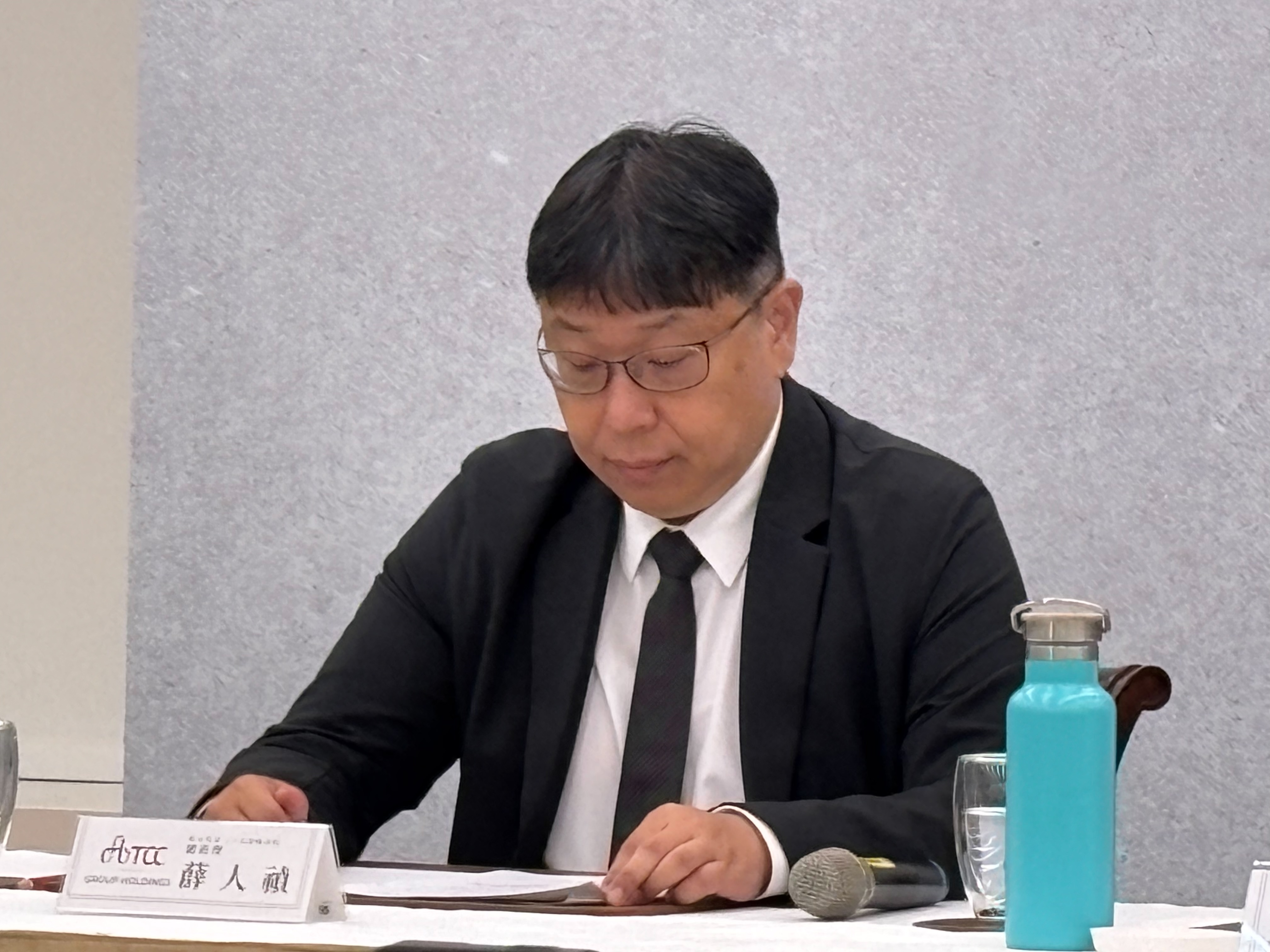 三元能源科技總經理薛人禎表示，公司會在東南亞找尋第一代高階三元鋰電池代工廠商，也有客戶表達願意提供場地協助Molicel設立海外電池廠。