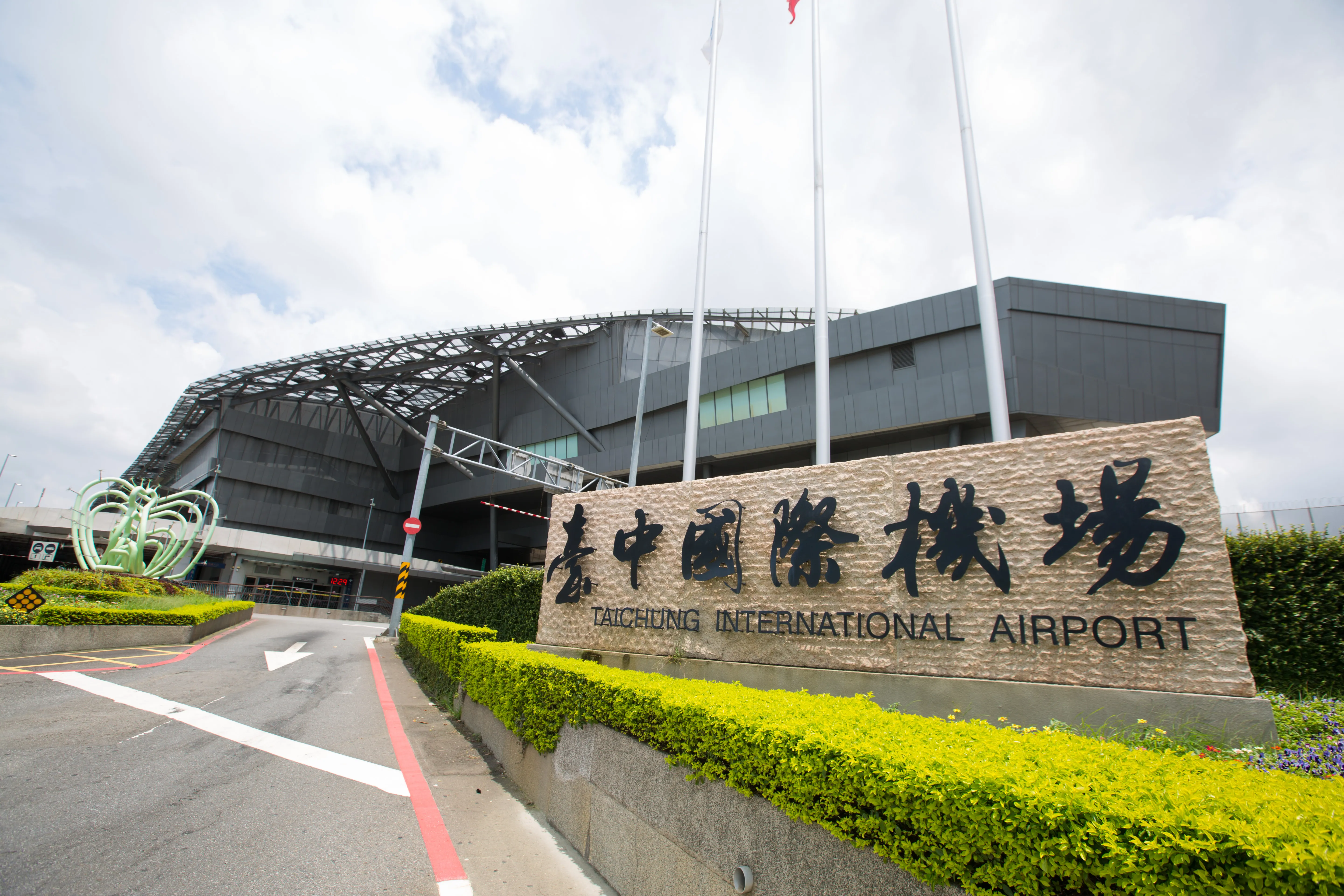 關東煮排隊爆口角！台中機場中秋連假2男互嗆　1人錯過班機