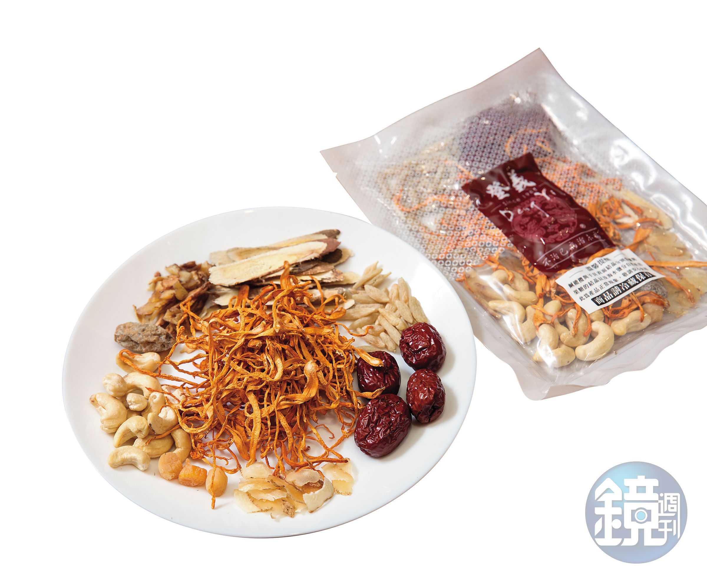 為了讓客人能瞭解中藥,看見品質,登義將包裝改為透明真空,冷藏保存。(黃金蟲草湯,300元/包)