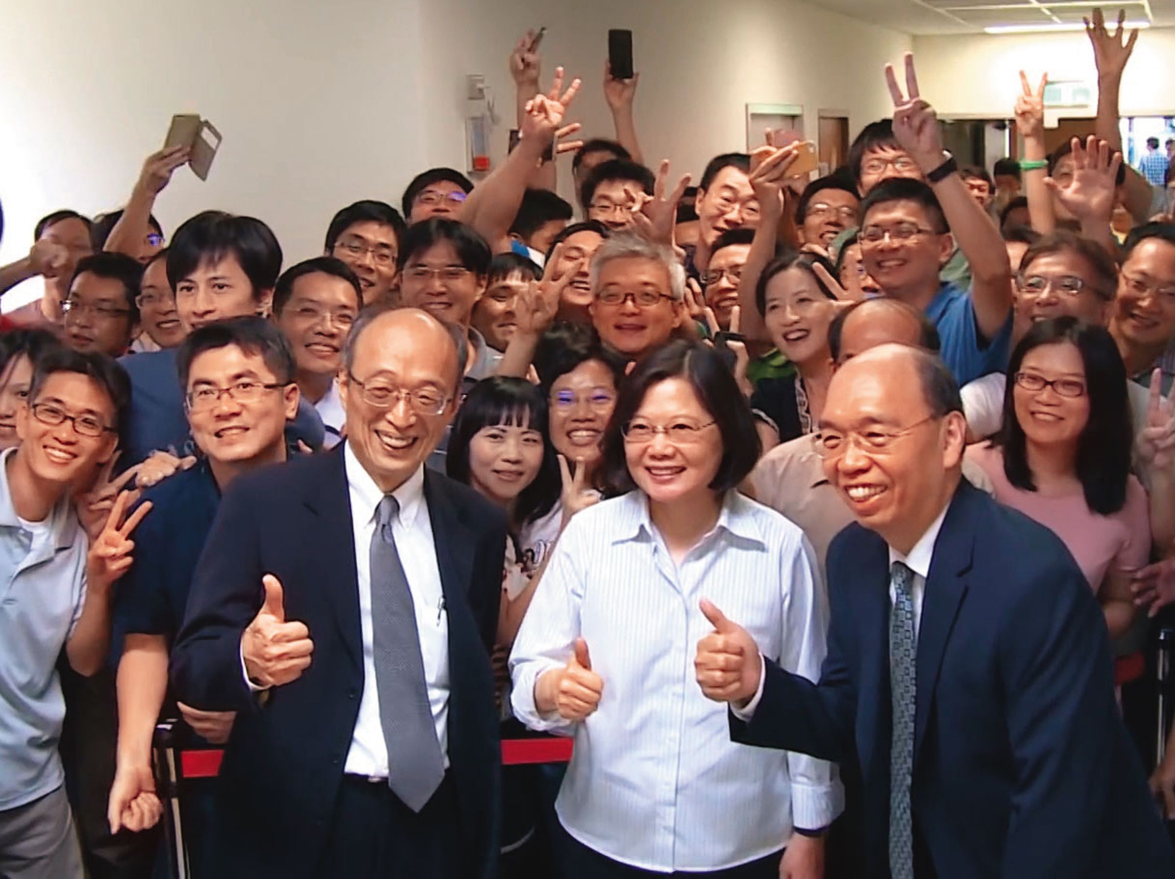何壽川轉攻電子紙事業,割捨愛將吳炳昇助奇美發展面板事業。 (總統府提供)