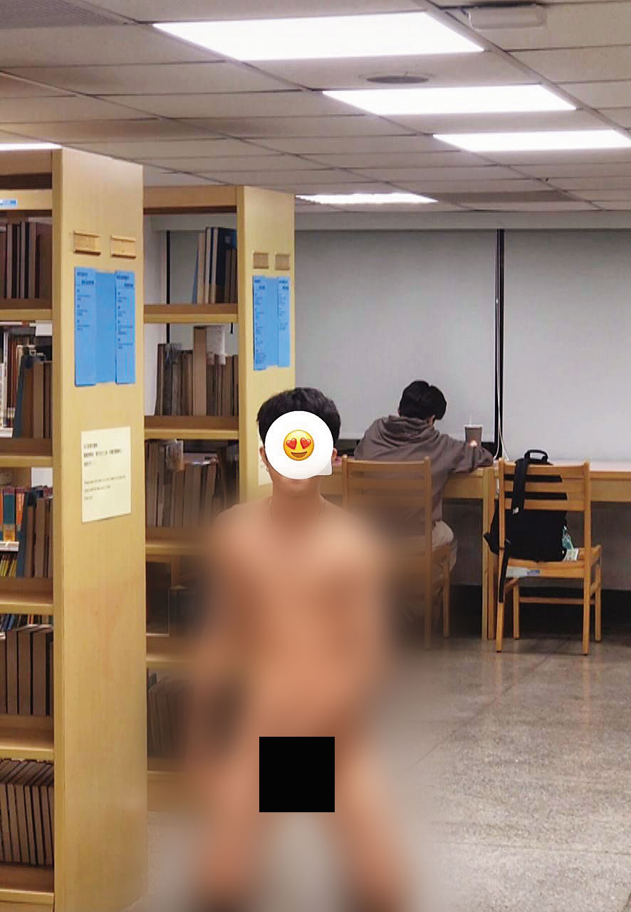 野裸歪風吹進校園，有男子在圖書館全裸拍攝時，後方還有K書學生。（翻攝自Ｘ）