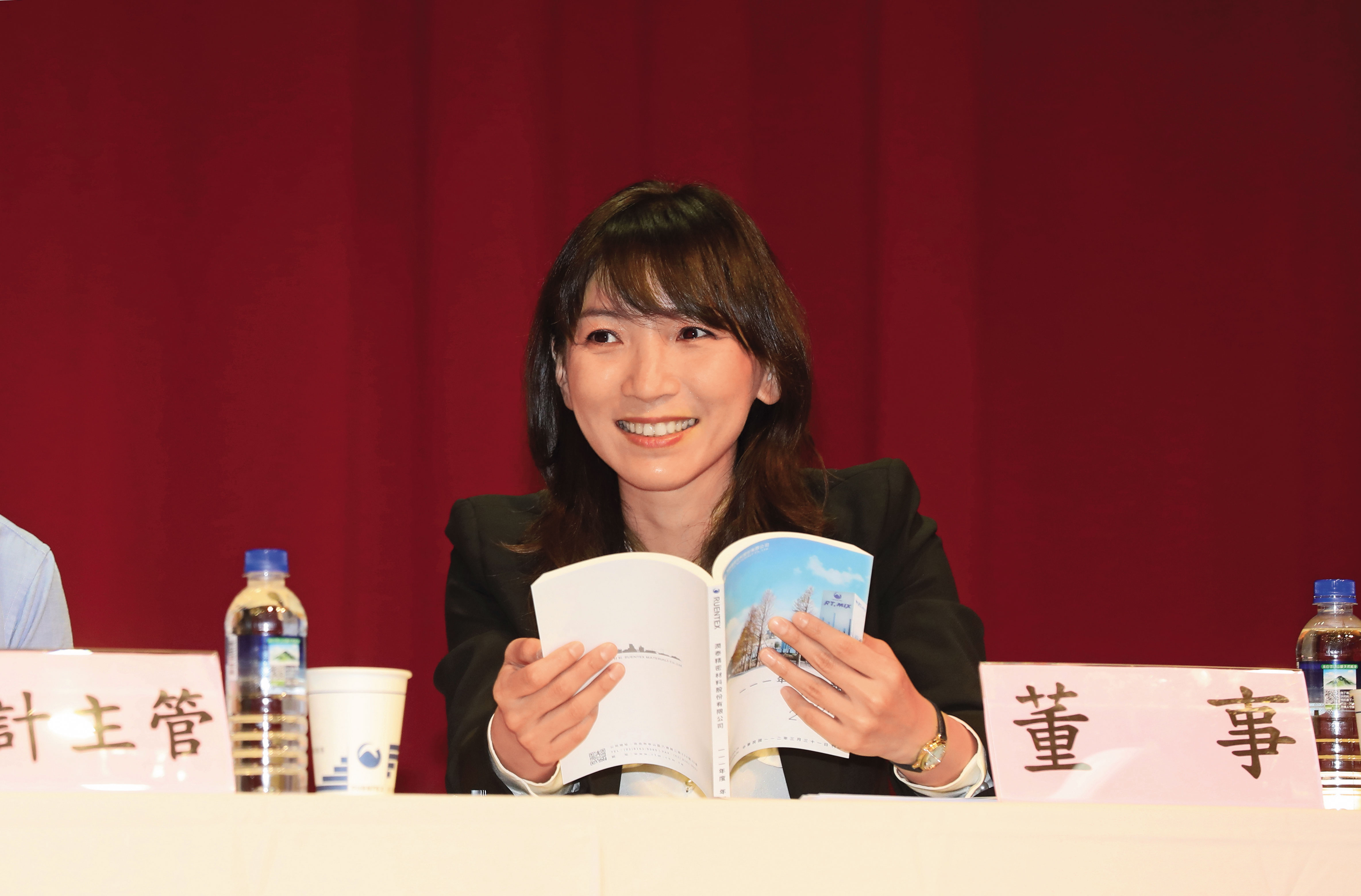 尹崇恩擔任潤泰精材、潤泰保全以及潤泰租賃董事，監督潤泰本業。