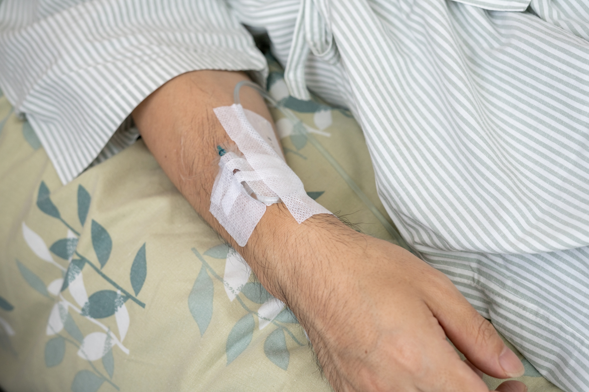 一名重病男子在病床與女子登記結婚，婚後1個月就病逝，男子親姊提告訴請婚姻無效。（示意圖，photoAC）  