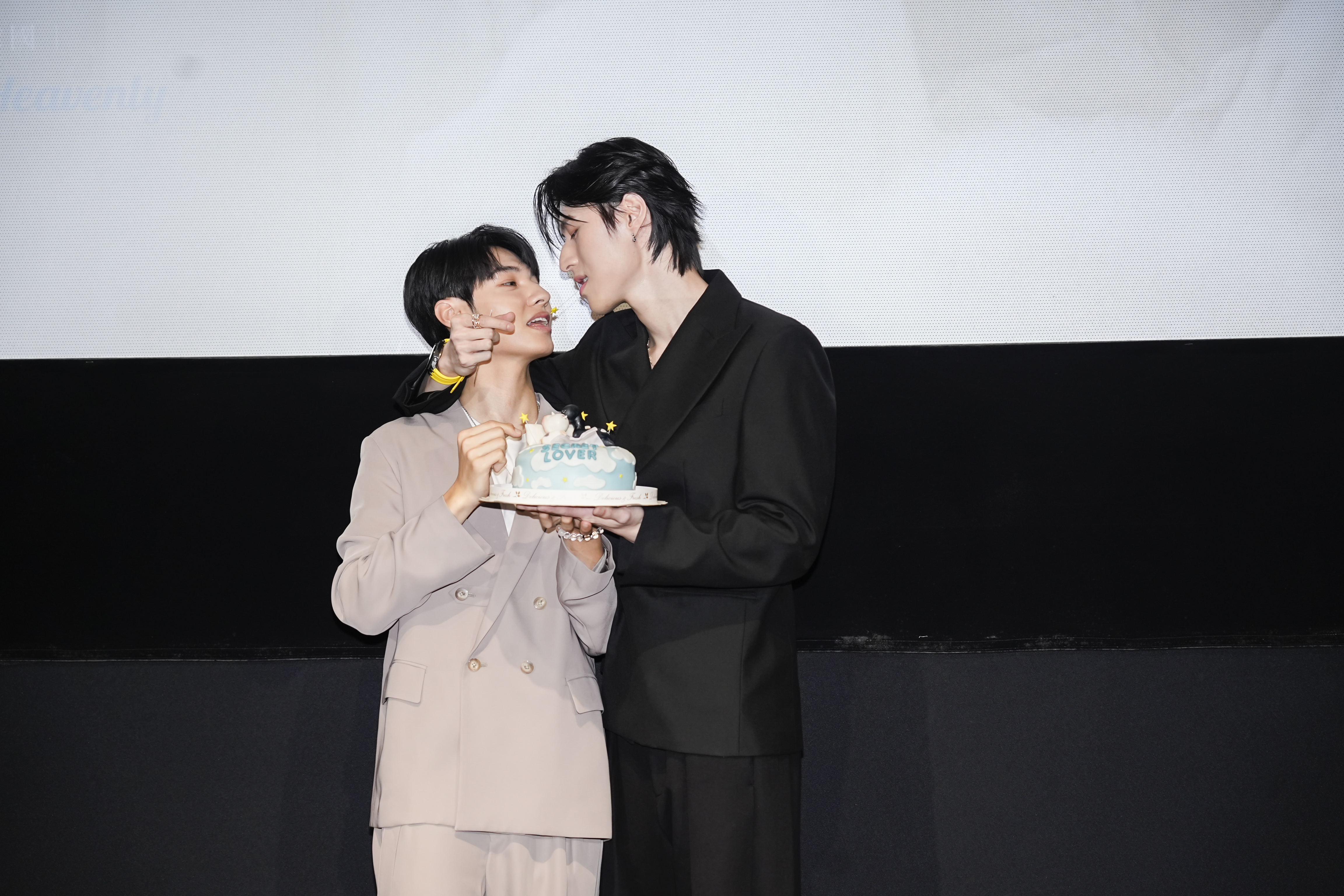 王君豪、成晞互動親密，在記者會上狂撒糖。