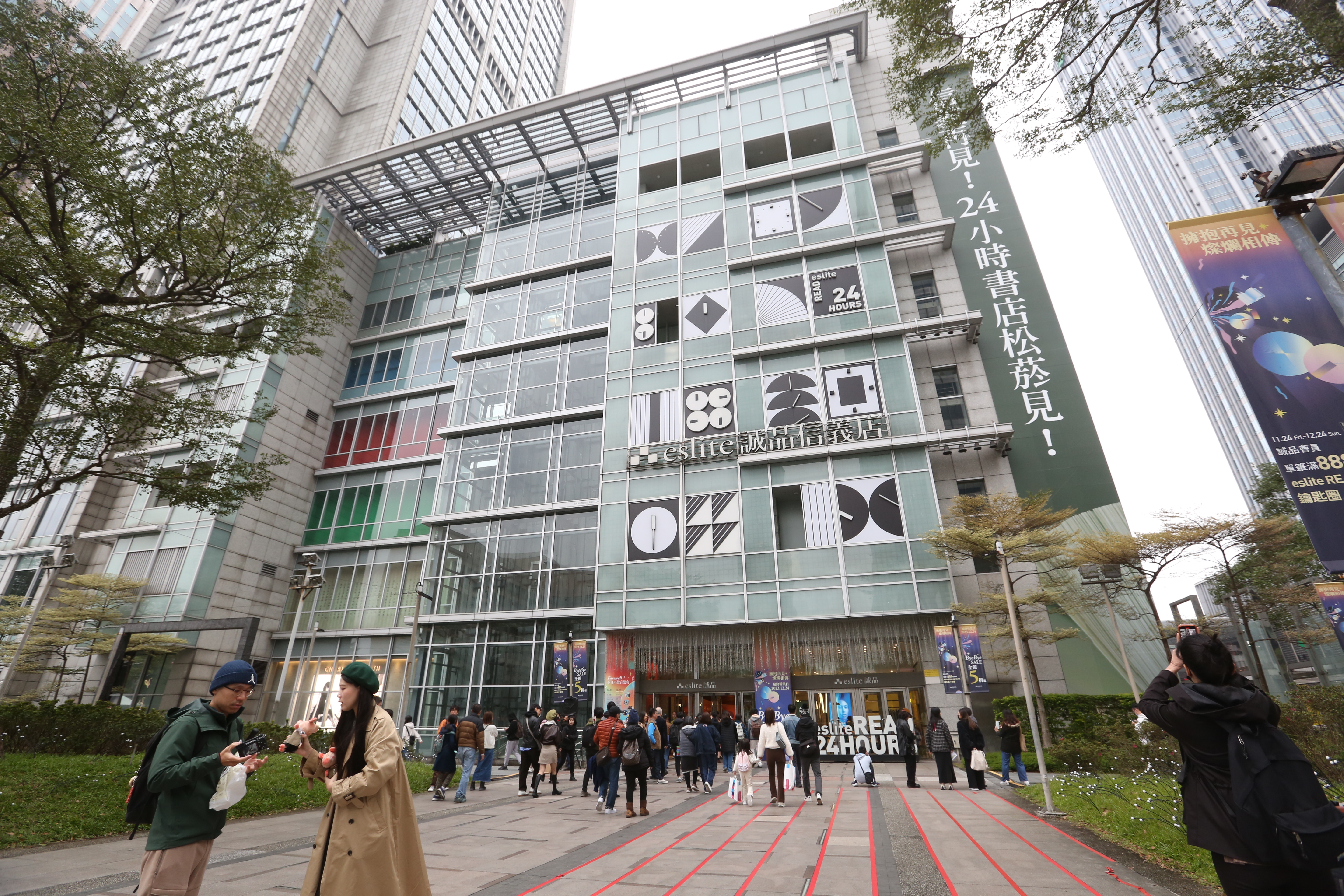 營運18年來吸引2億人次造訪的誠品信義店今（24日）22時30分熄燈。