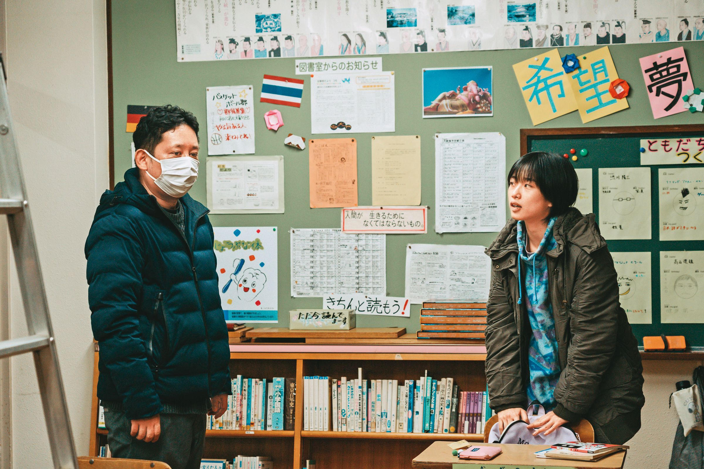 河合優實（右）與事件主角年齡相仿，入江悠（左）放手讓她詮釋角色。（光年映畫提供）