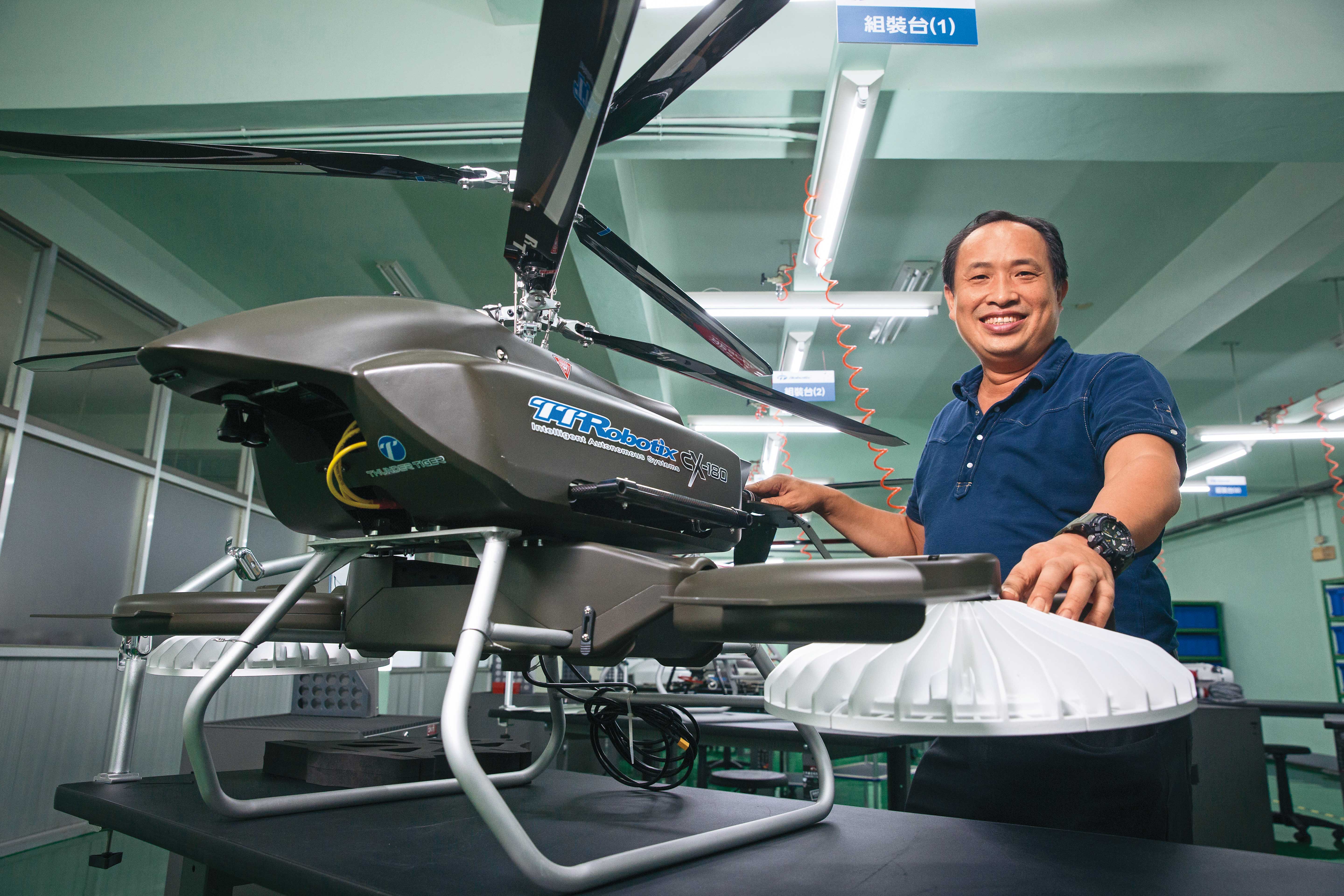 雷虎董事長陳冠如自小熱愛玩具模型，創投出身的他笑言雷虎股價迷人就此投身。