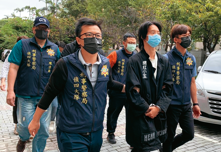 網紅小玉利用深偽技術販賣名人情色片牟利，引起社會關注。（警方提供）