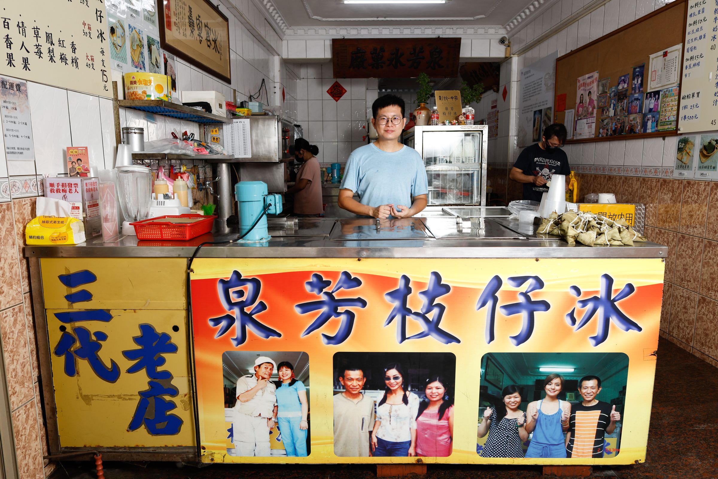 第四代傳人林宥辰堅守手工製程,延續枝仔冰的古早風味。(攝影/杭大鵬)