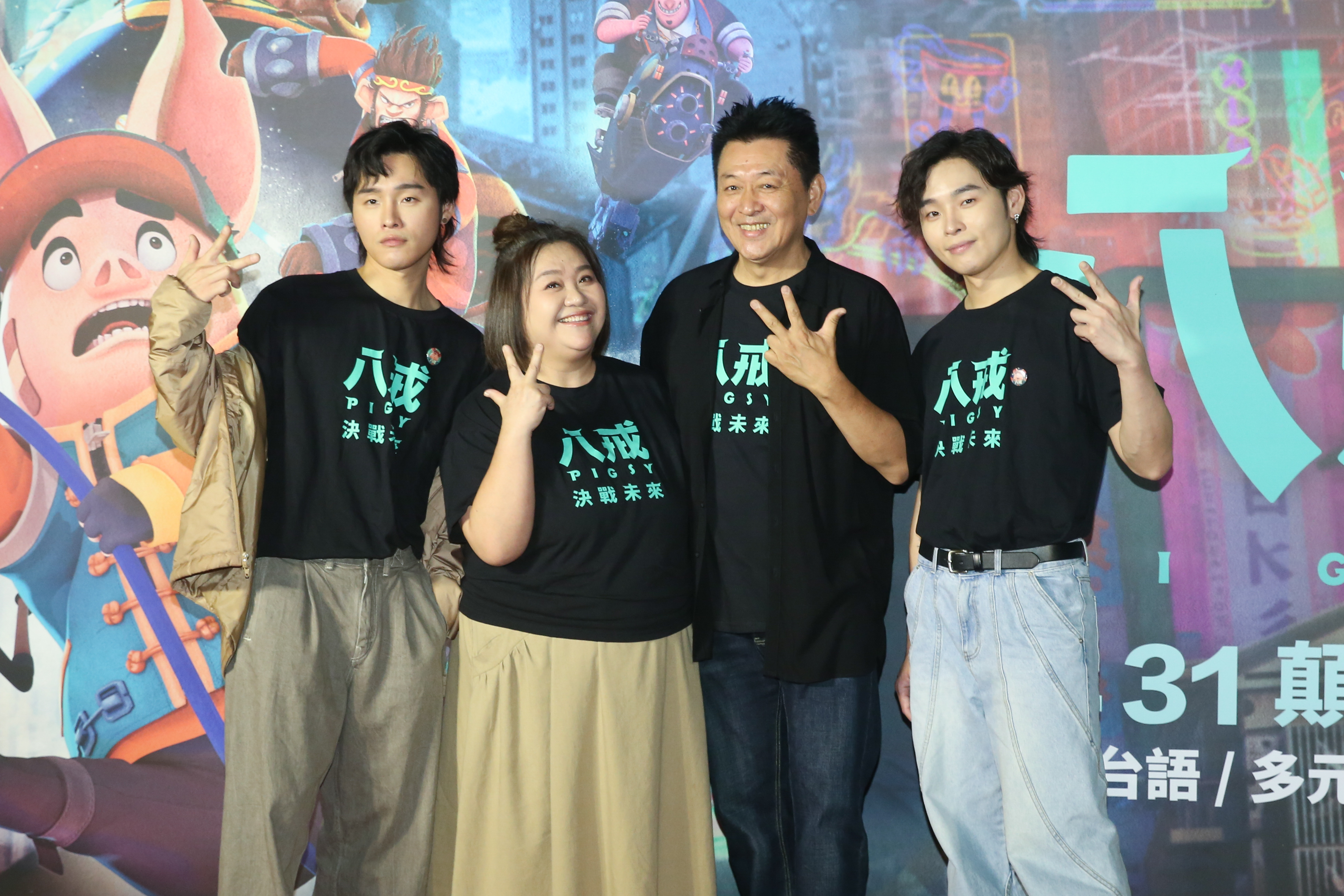 黃子軒（左起）、傅孟柏、曹佑寧、連俞涵、郭子乾組成多元語版配音陣容，要挑戰難度極高的客語對白。