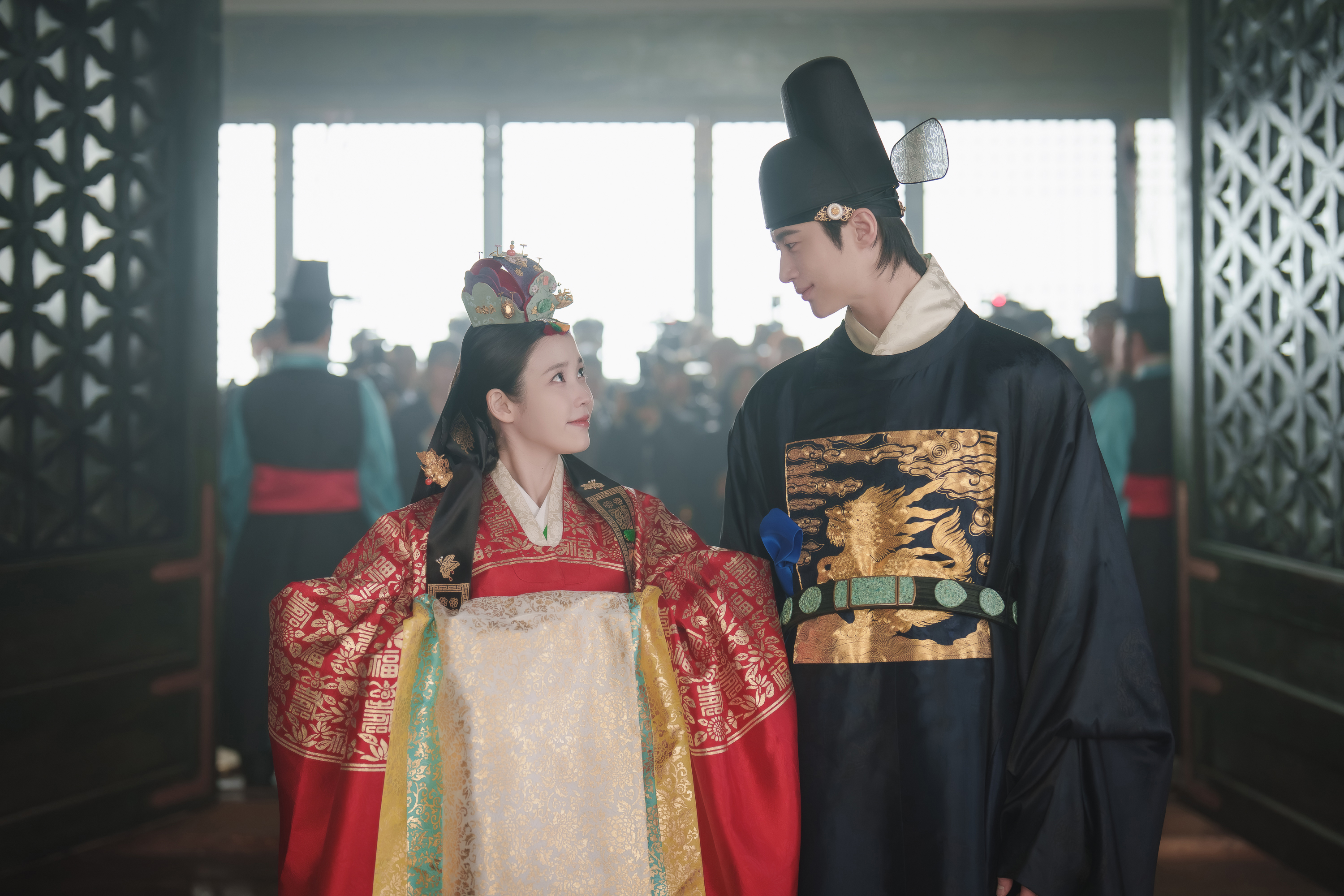 《21世紀大君夫人》主角邊佑錫與IU發表殺青感言表示拍戲過程感到幸福。(Disney+提供)