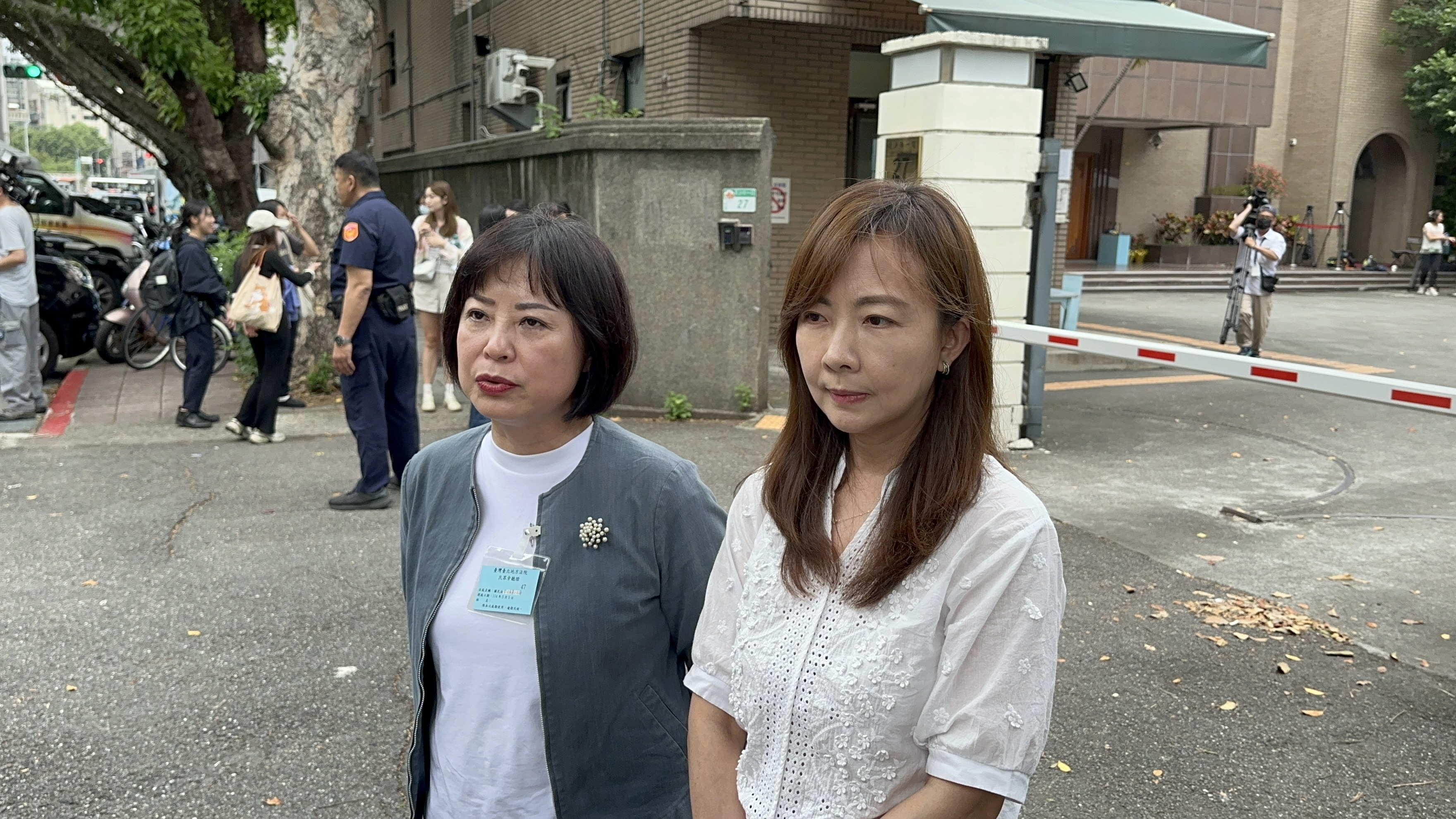 立委林月琴（左）、郭昱晴到台北地院旁聽剴剴案。（劉志原攝）
