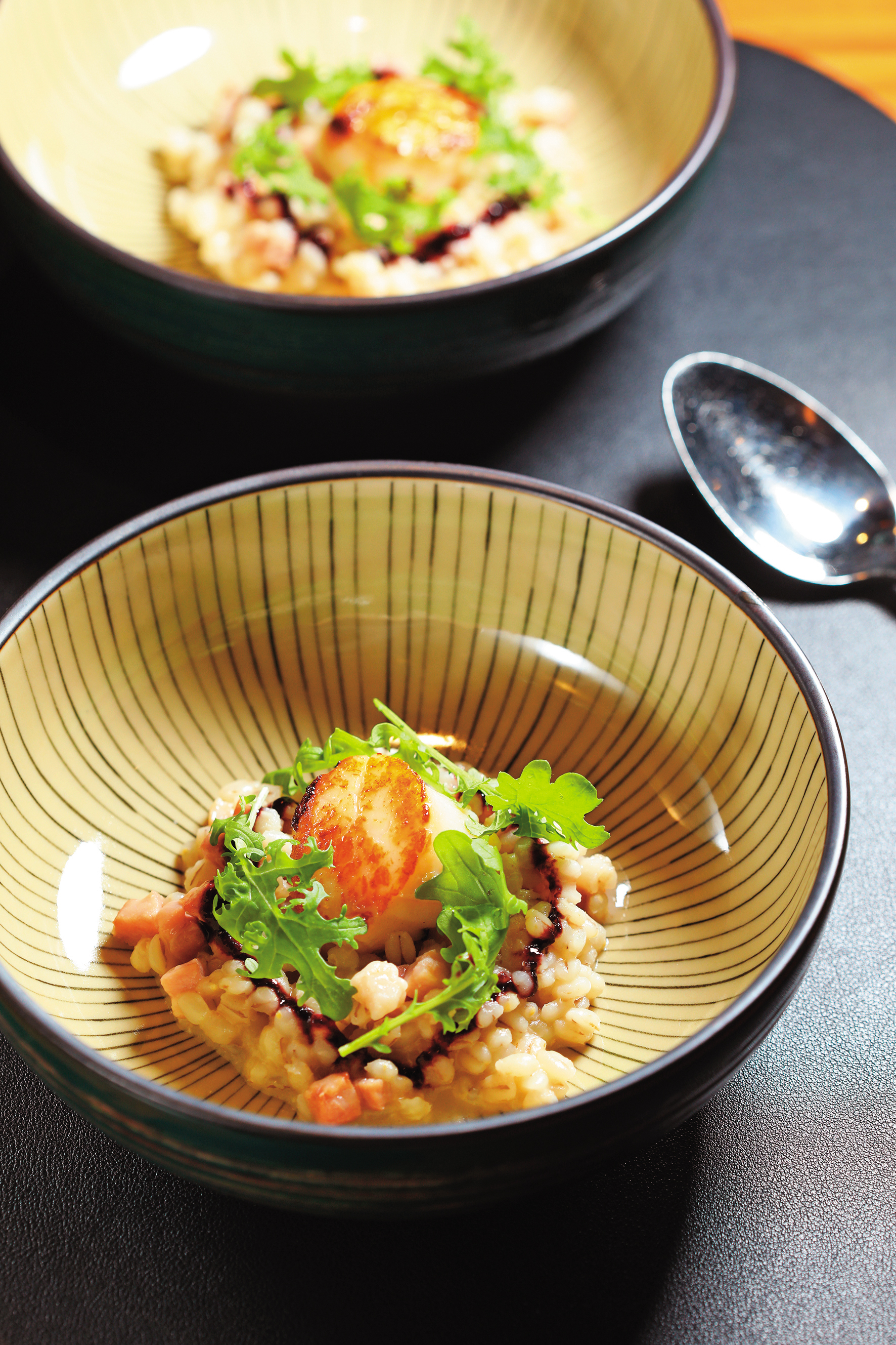 口味不輸Fine Dining的「香煎北海道干貝洋薏仁佐黑櫻桃醬汁」，清爽且有飽足感。