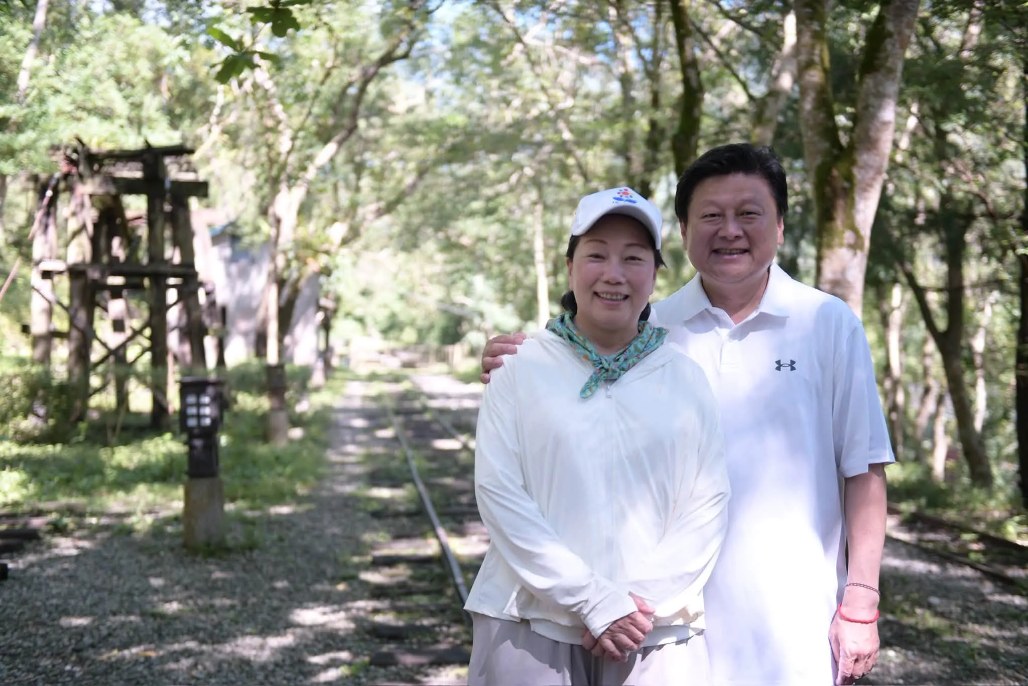 農曆七月初七「七夕情人節」這天，國民黨立院黨團總召傅崐萁在臉書曬出多張與妻子、花蓮縣長徐榛蔚的恩愛合照。（翻攝自傅崐萁臉書）