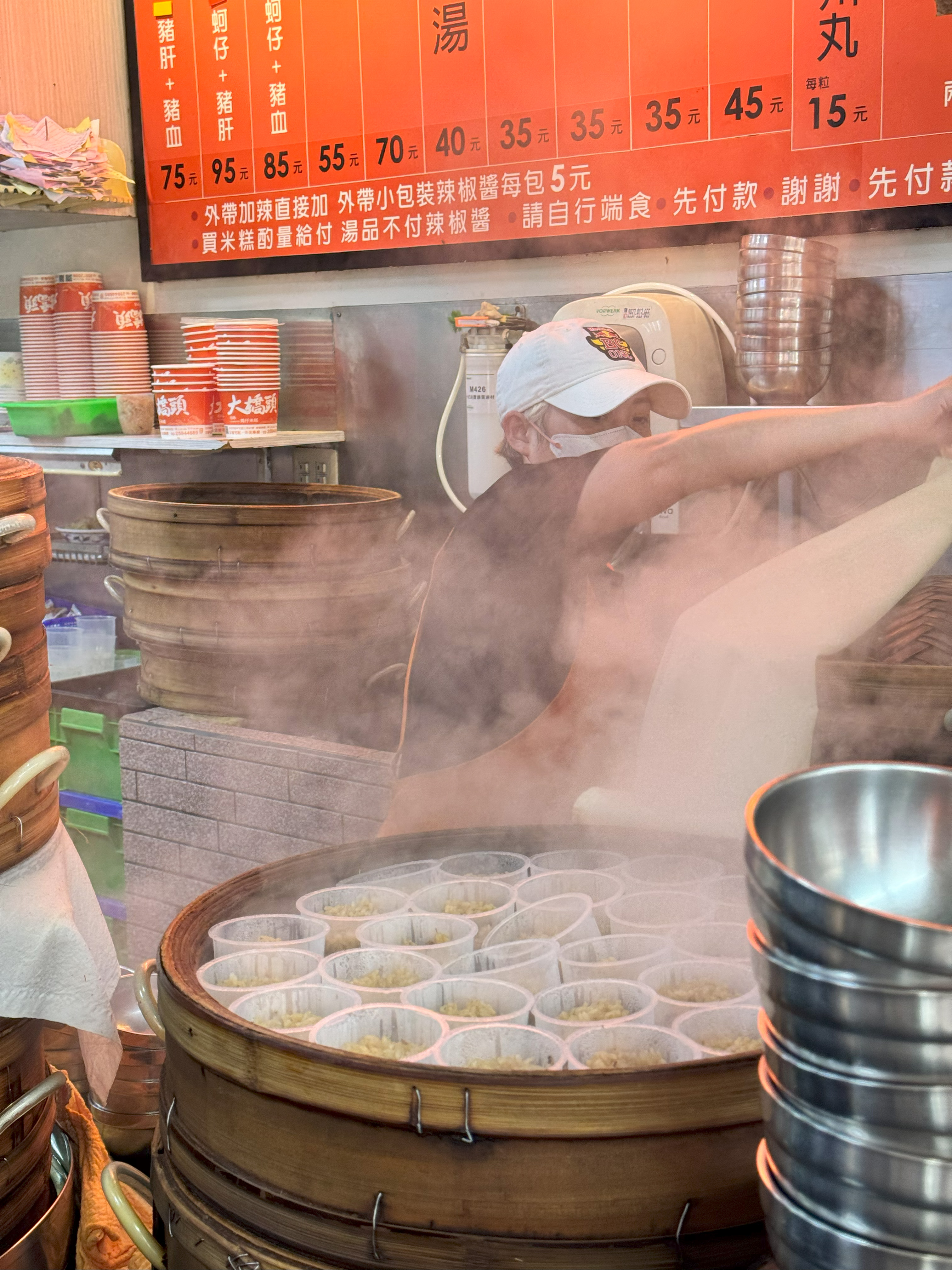 蒸籠一開，米香撲鼻而來。