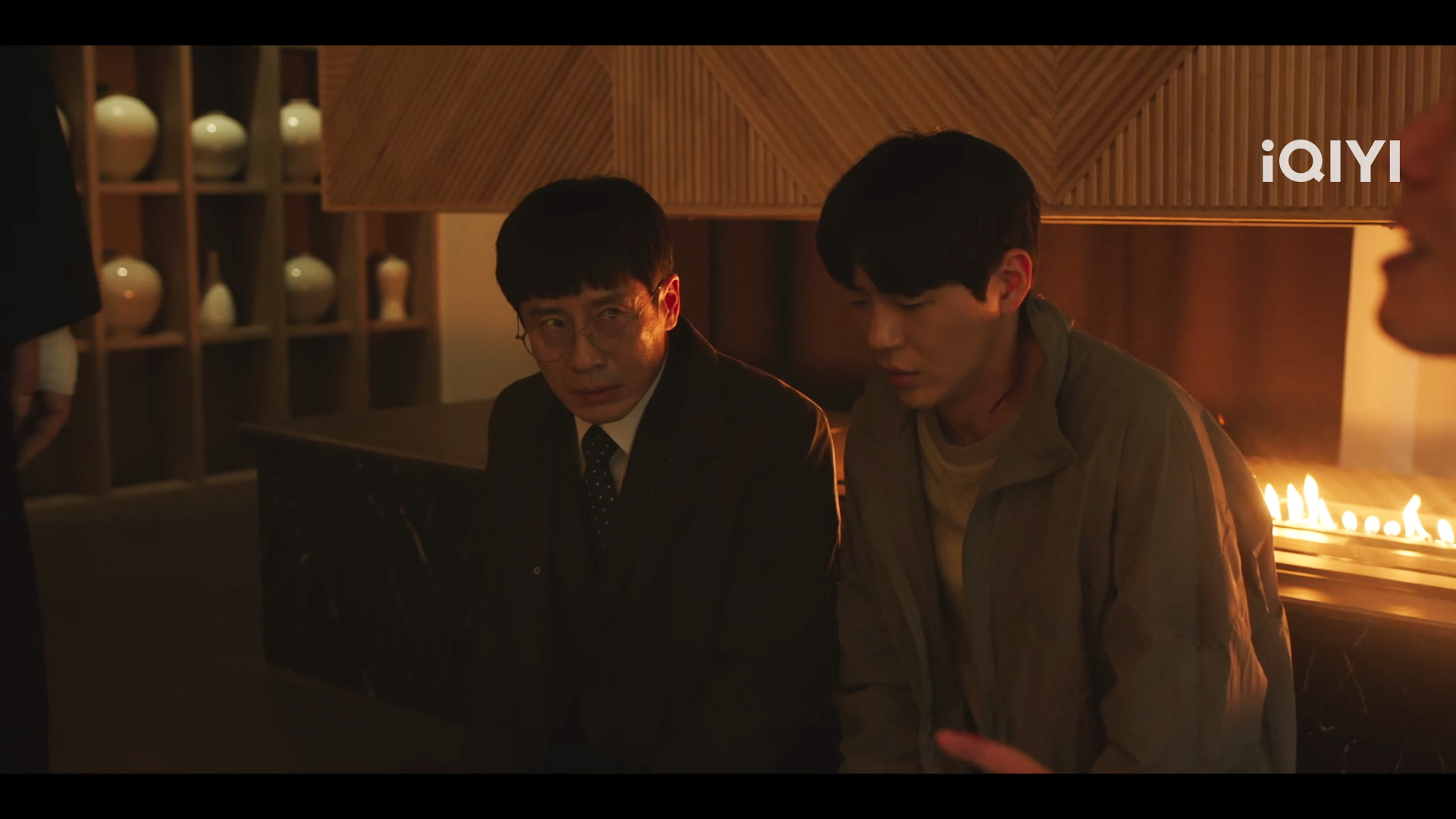 申河均與辛載夏在《惡人傳記》裡飾演同父異母兄弟。（愛奇藝國際站提供）