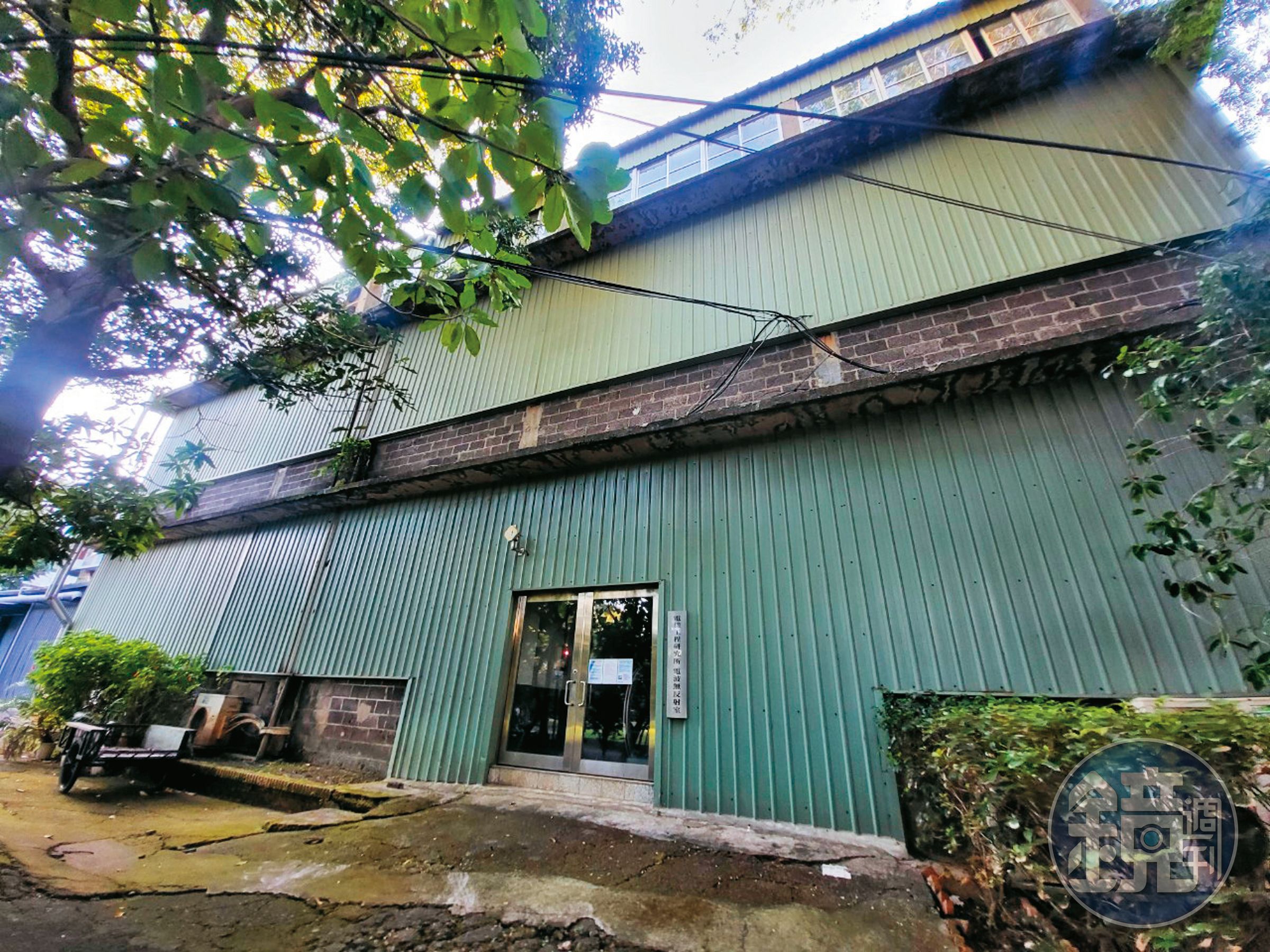 大同大學校舍老舊，不少都是鐵皮屋搭建，且屬工業區用地，已違反土地分區使用規定。