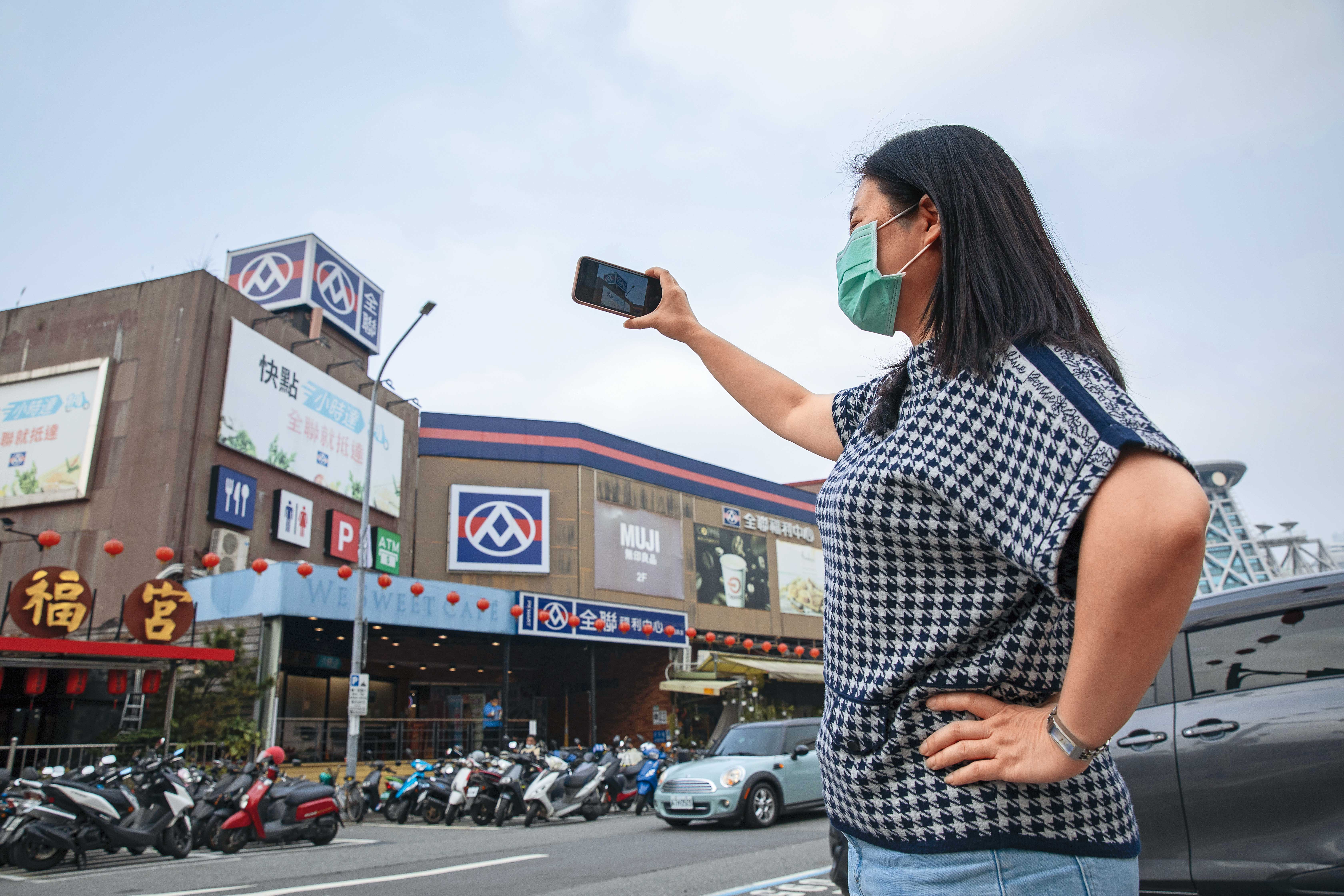 洪倩宜招租必強調全聯超市、雙捷運站，生活機能是最大賣點。