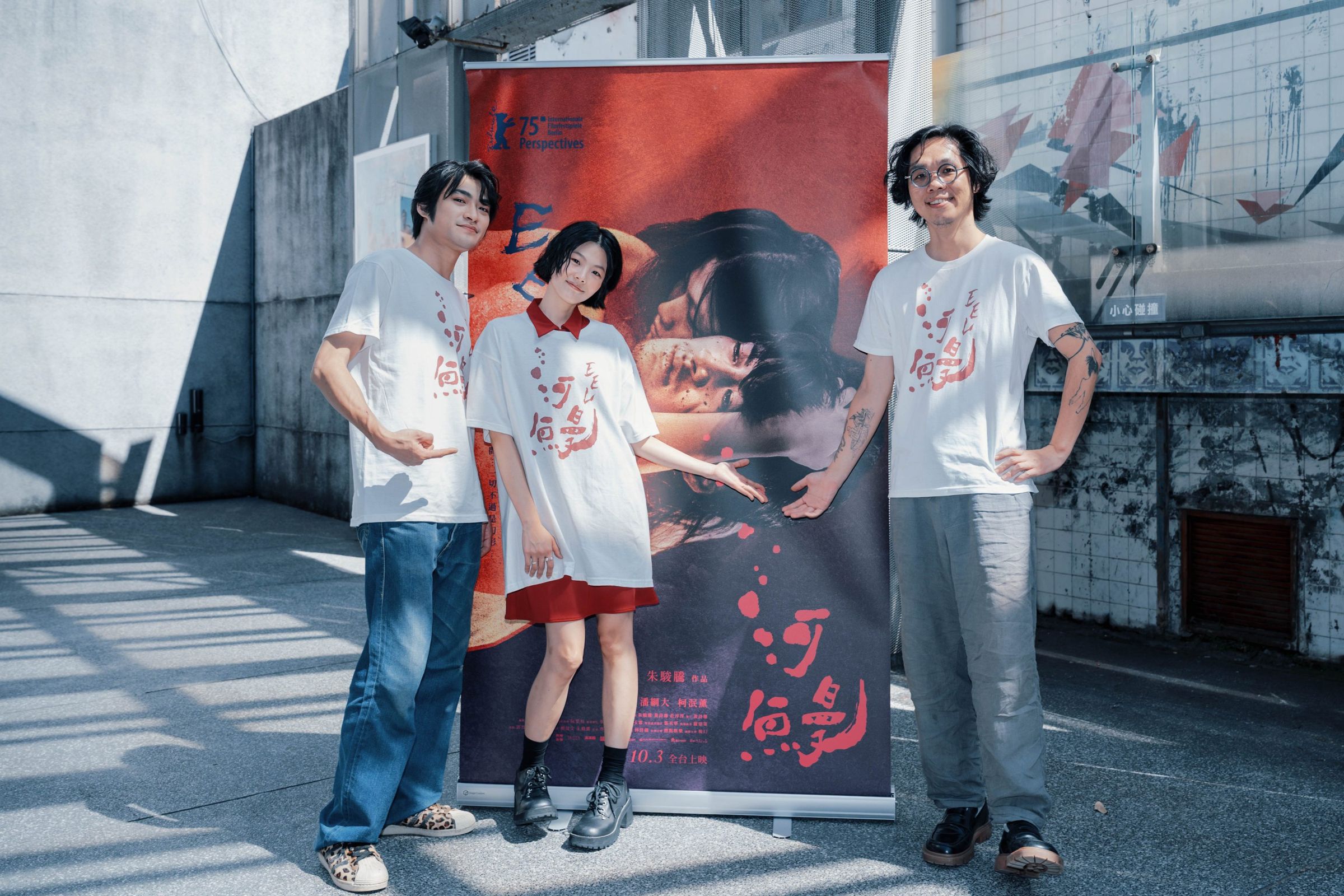 導演朱駿騰（右）首部劇情長片《河鰻》由潘綱大（左）、柯泯薰（中）主演。（底噪影像提供）