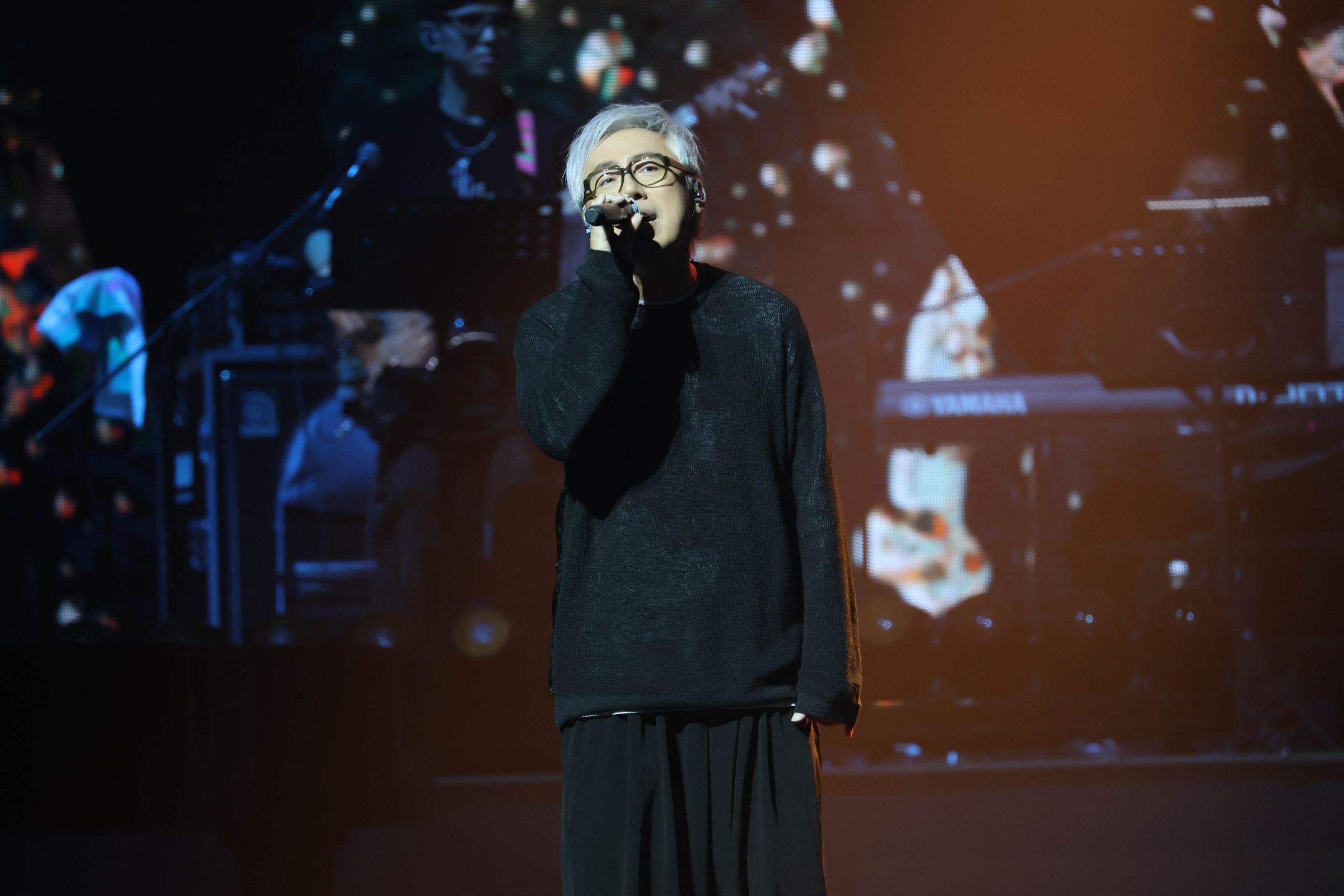 張宇力挺好友游鴻明。（寬宏藝術提供）