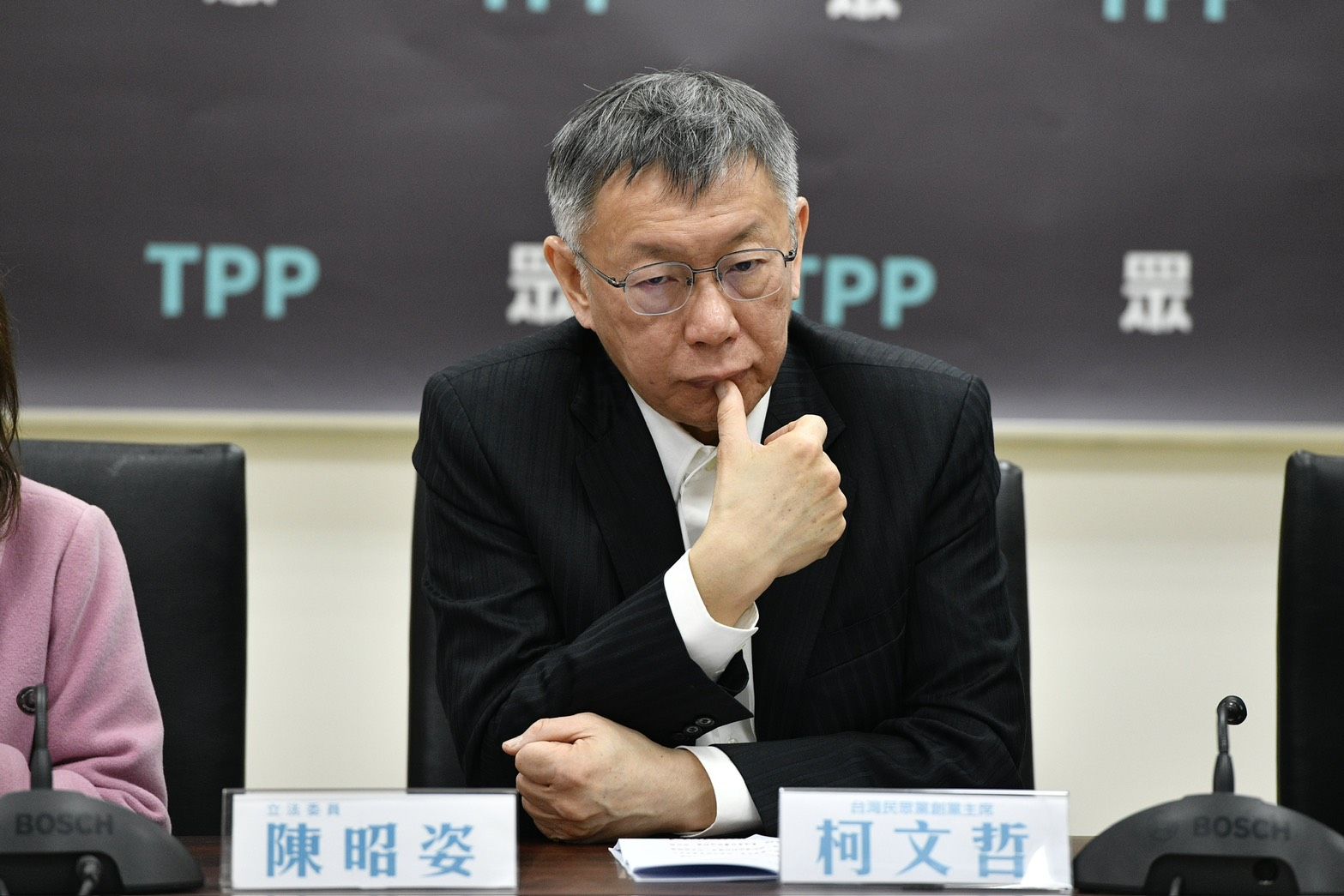柯文哲表示，「世界上什麼事都有啊！」但國民黨朋友們每個都很玻璃心，民進黨的則是每個都見獵心喜。（鏡報李智為）