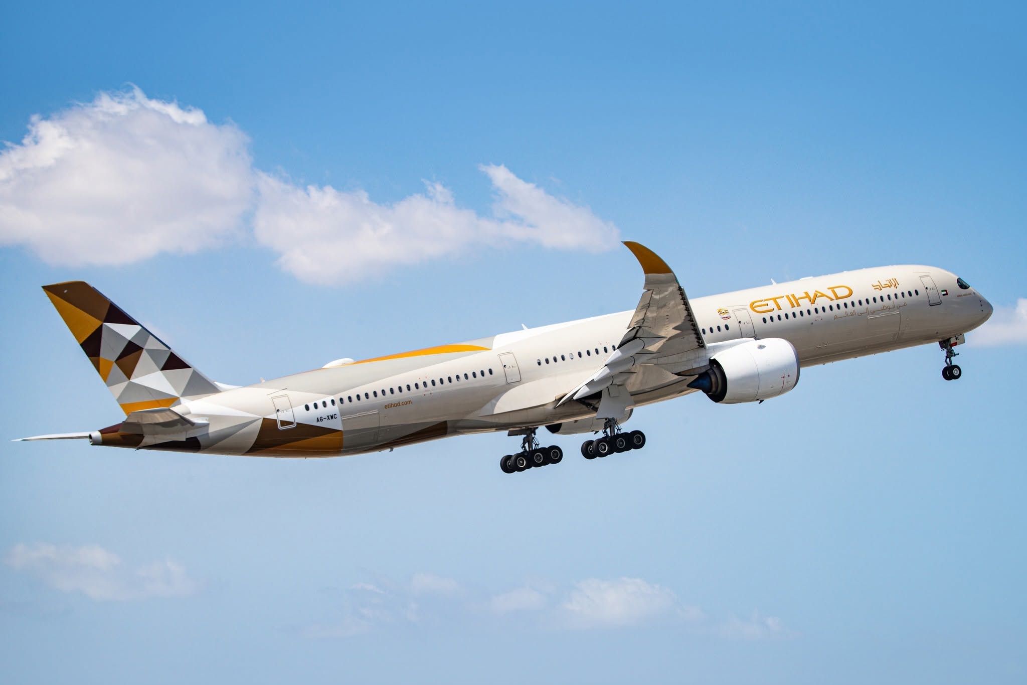 阿提哈德航空機上降落廣播出現「中國台灣」等字眼引發主權矮化爭議。(翻攝自阿提哈德航空)