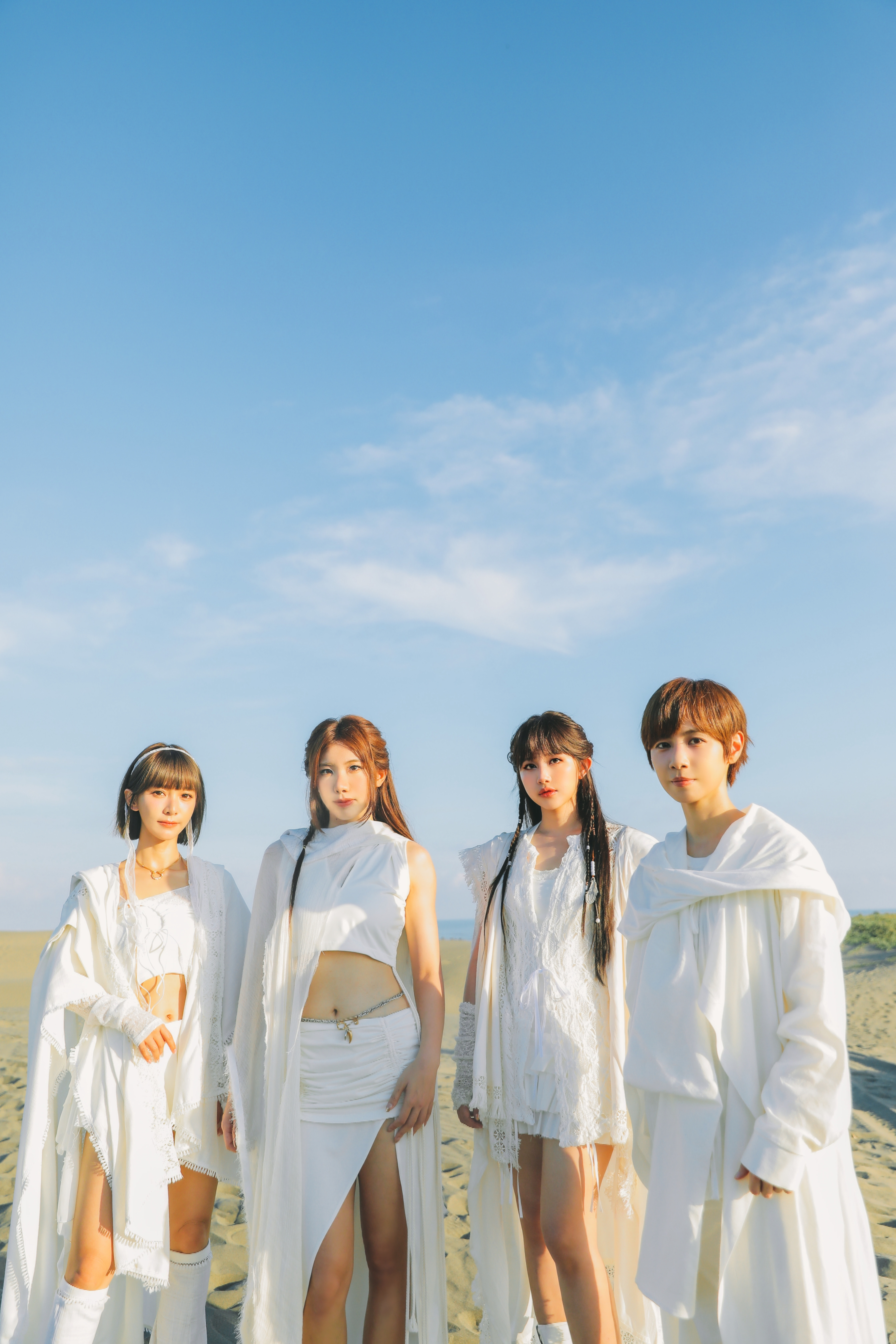 全新單曲〈我不可一世的輕狂〉MV，一行人到台南頂頭額沙洲拍攝。（相映音樂提供）
