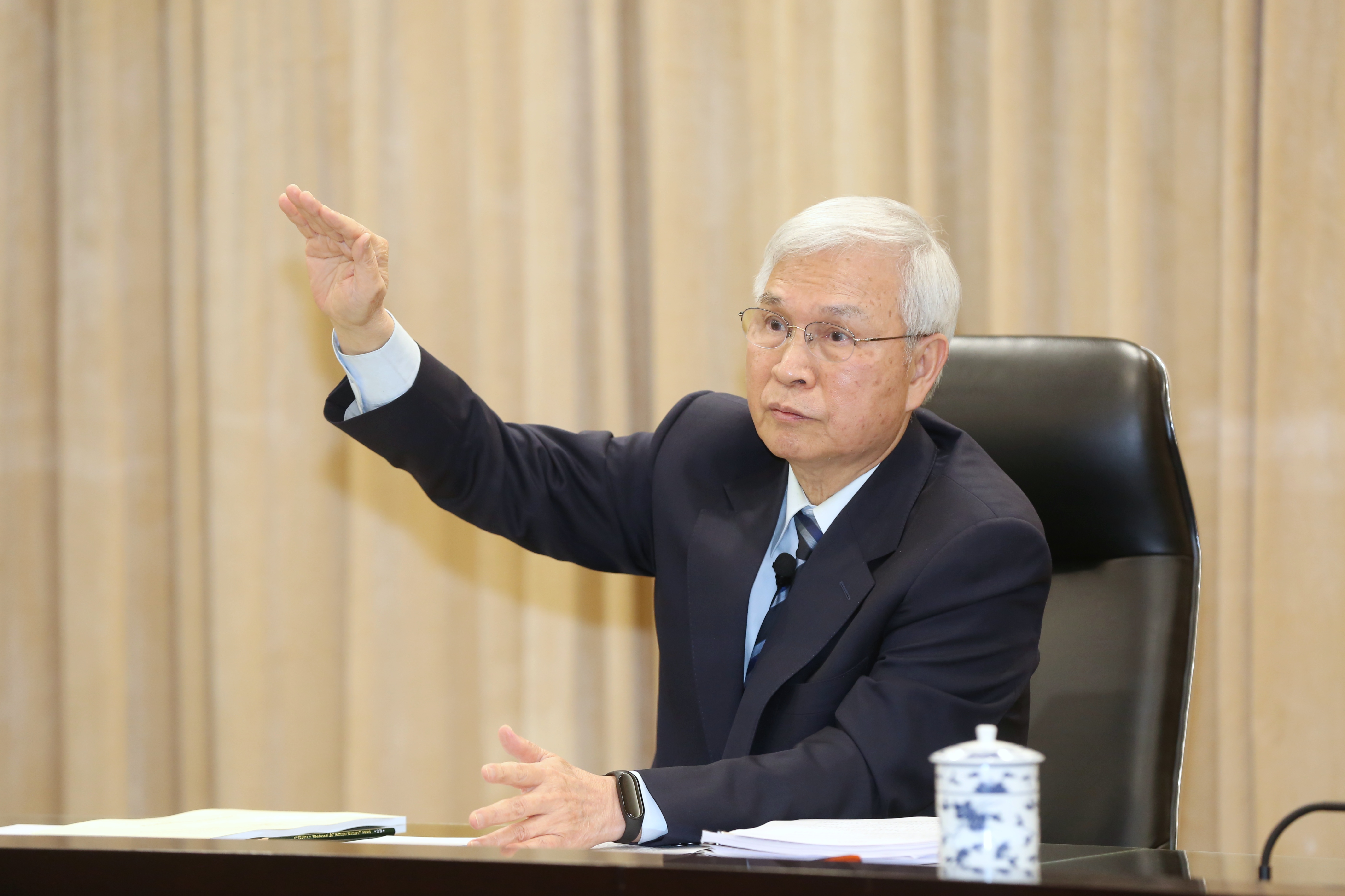 央行今（21日）宣布升息半碼。