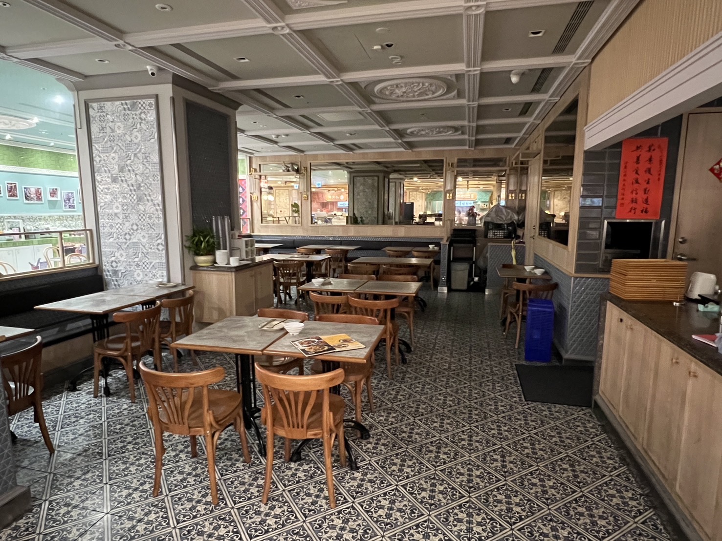 台北市寶林茶室食物中毒事件持續延燒。