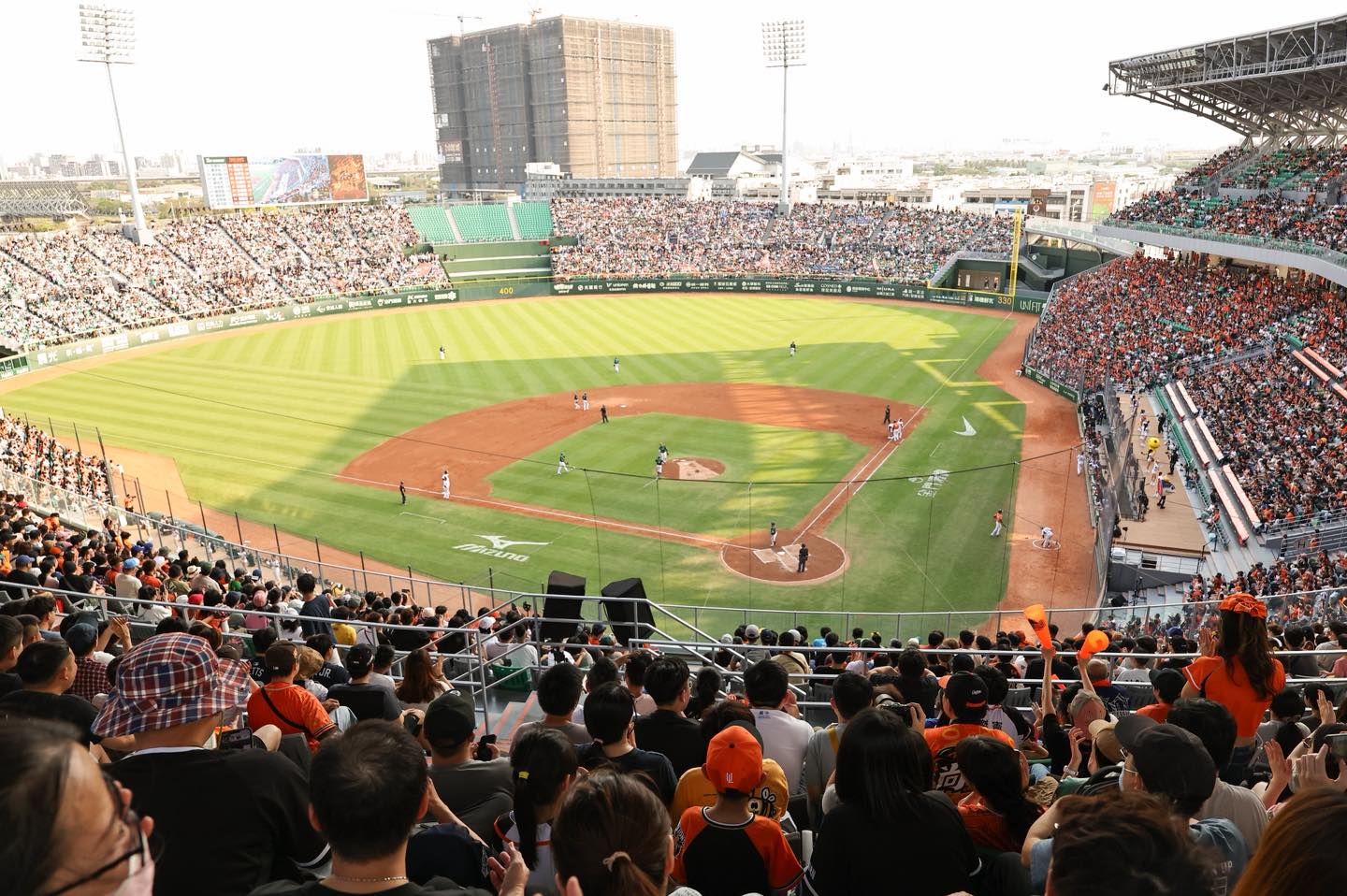 統一獅主場3連戰首日，有球迷發現亞太球場外攤商變了，體育局說明這3天設攤屬暫時性質。（翻攝自中華職棒臉書）