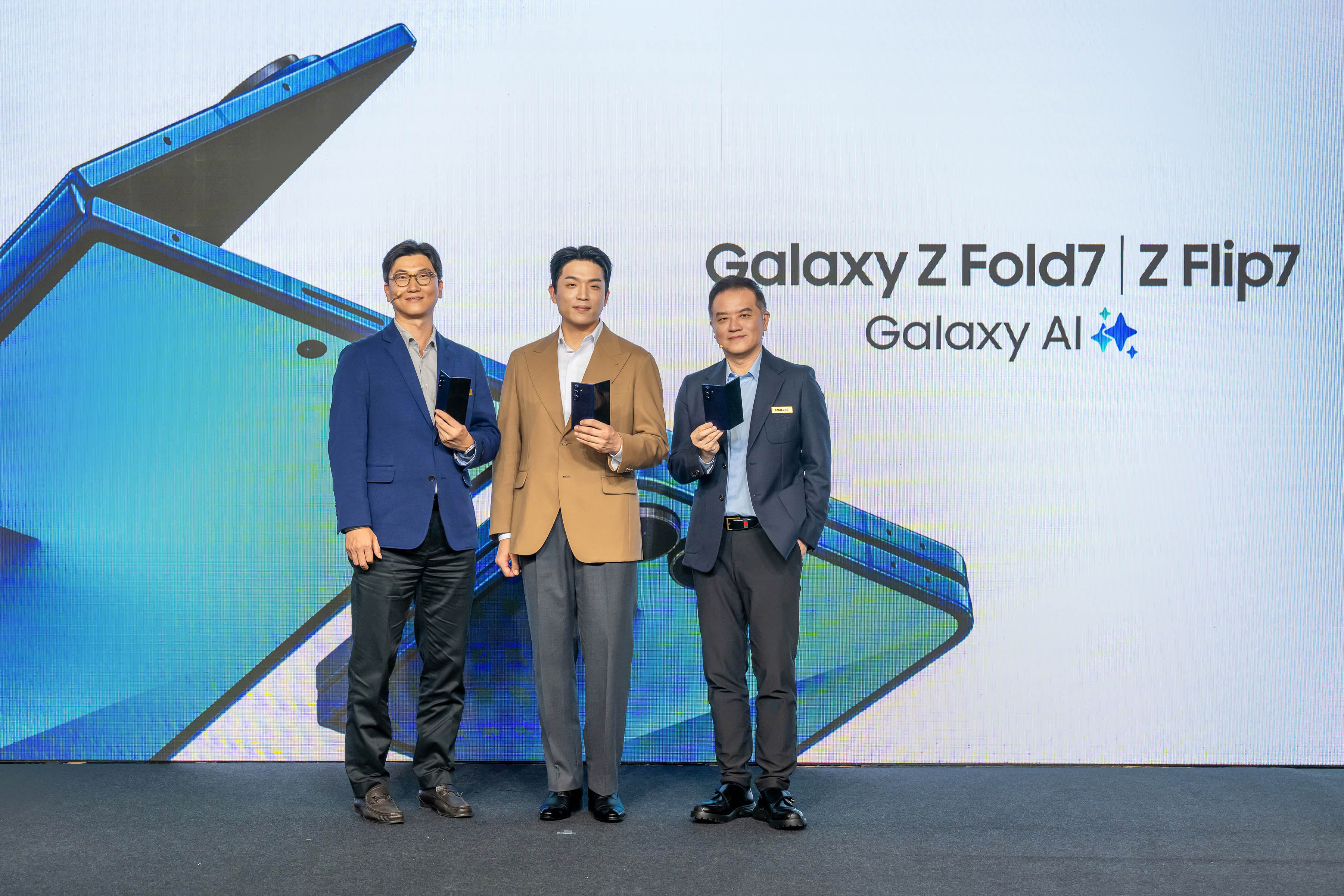 三星在台發表最新Galaxy Z Fold7｜Z Flip7旗艦摺疊系列，邀請韓國三星主廚安成宰擔任品牌大使。（三星提供）