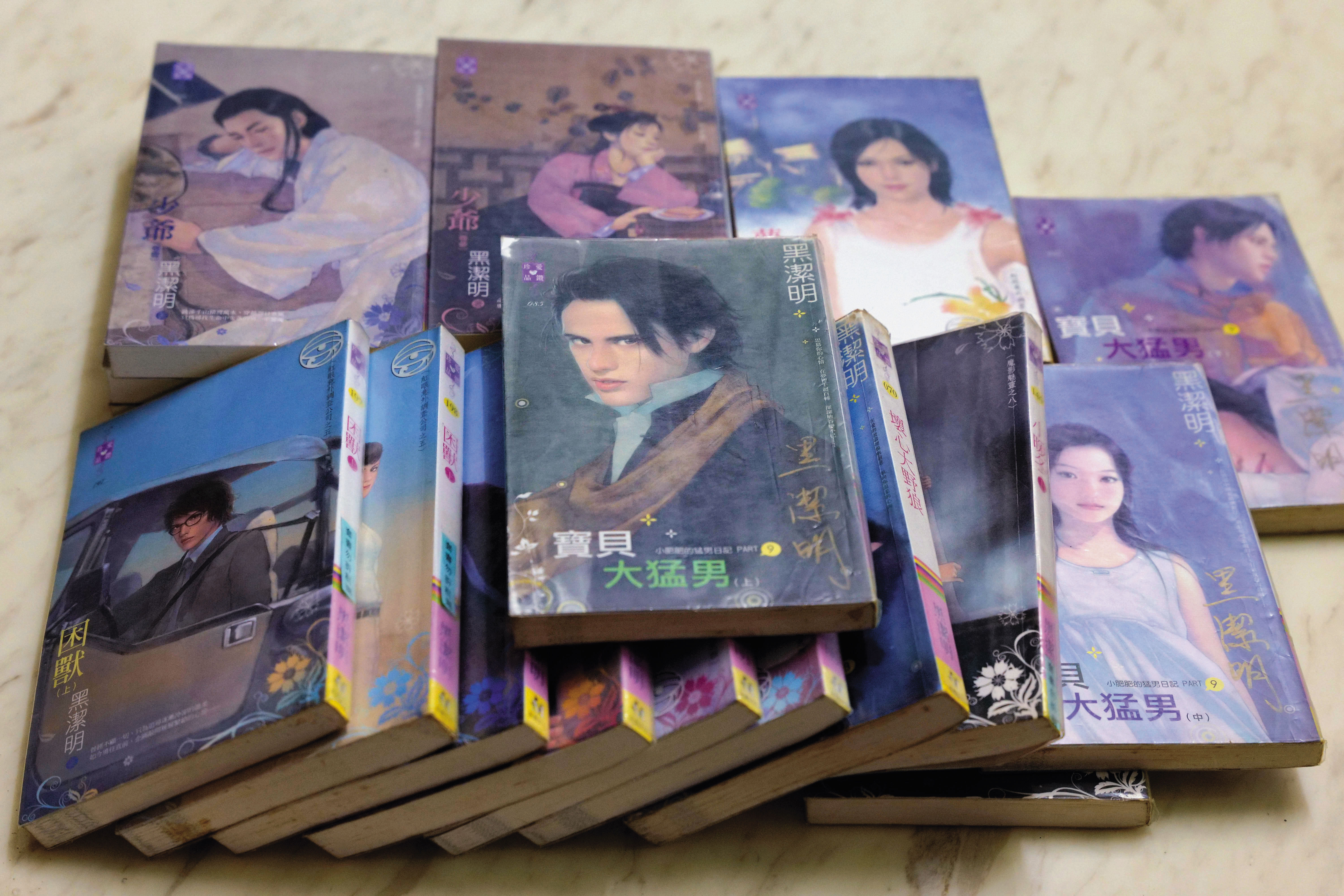 黑潔明作品近百本，幾乎都是系列作，且系列與系列間還會有連結，被讀者說是「黑潔明宇宙」。