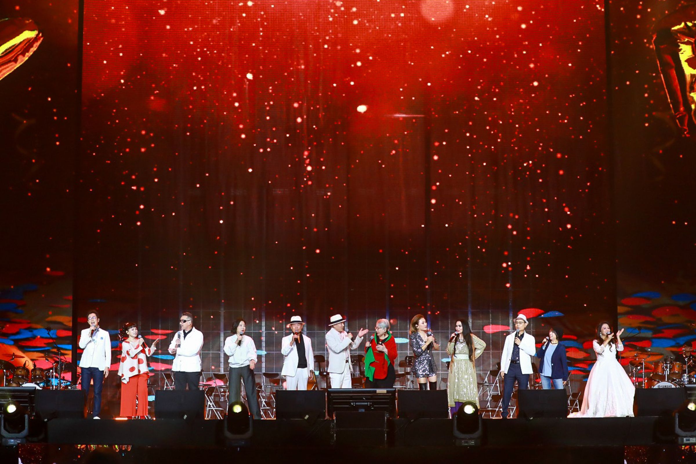 演唱會推手吳楚楚為11月壽星慶生,也為「民歌之母」陶曉清預熱明年80歲生日快樂。(中華音樂人交流協會提供)
