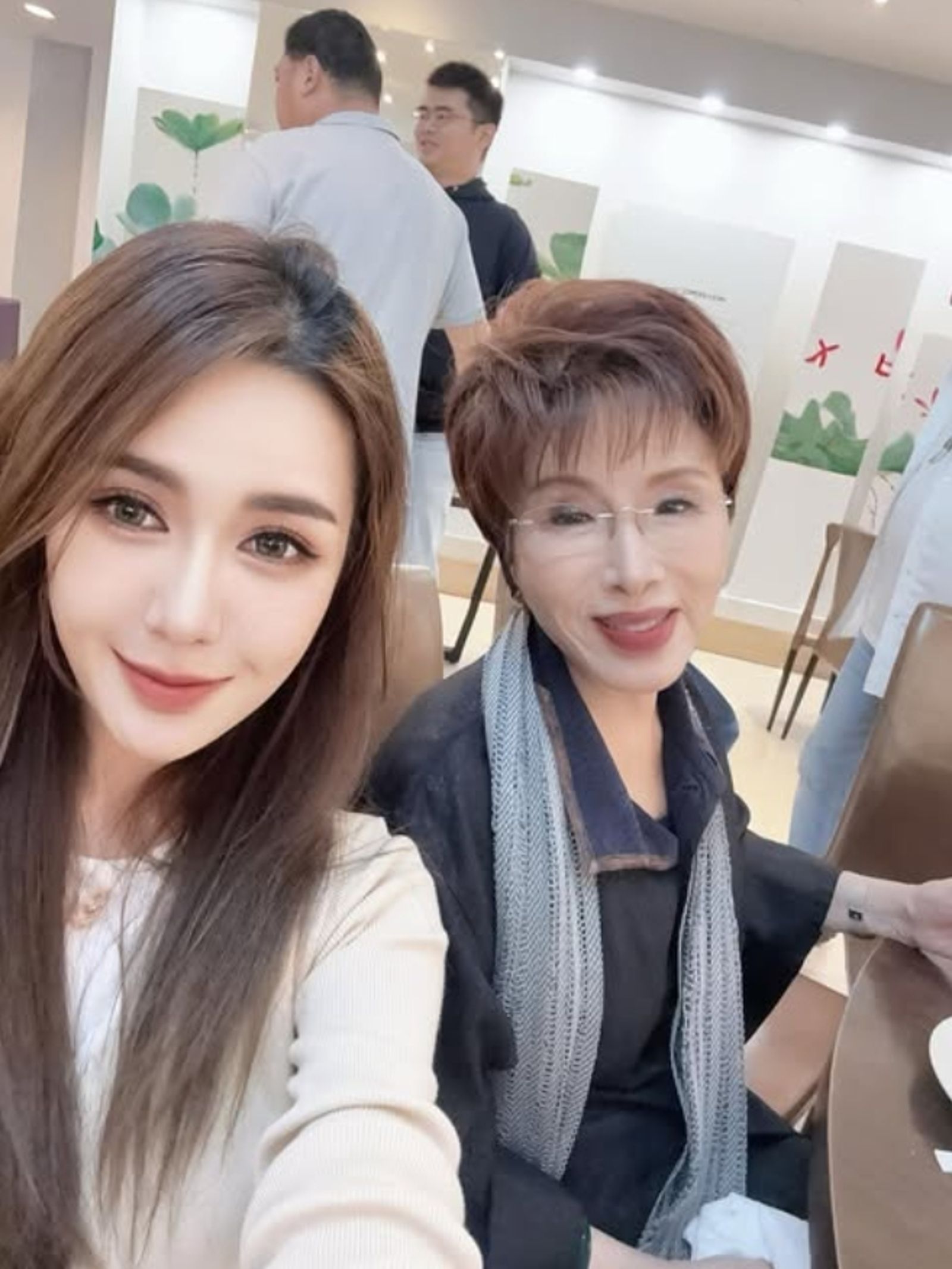 黎子渝是國民黨資深黨代表，還被洪秀柱認做乾女兒。（翻攝自Instagram @akina_li）