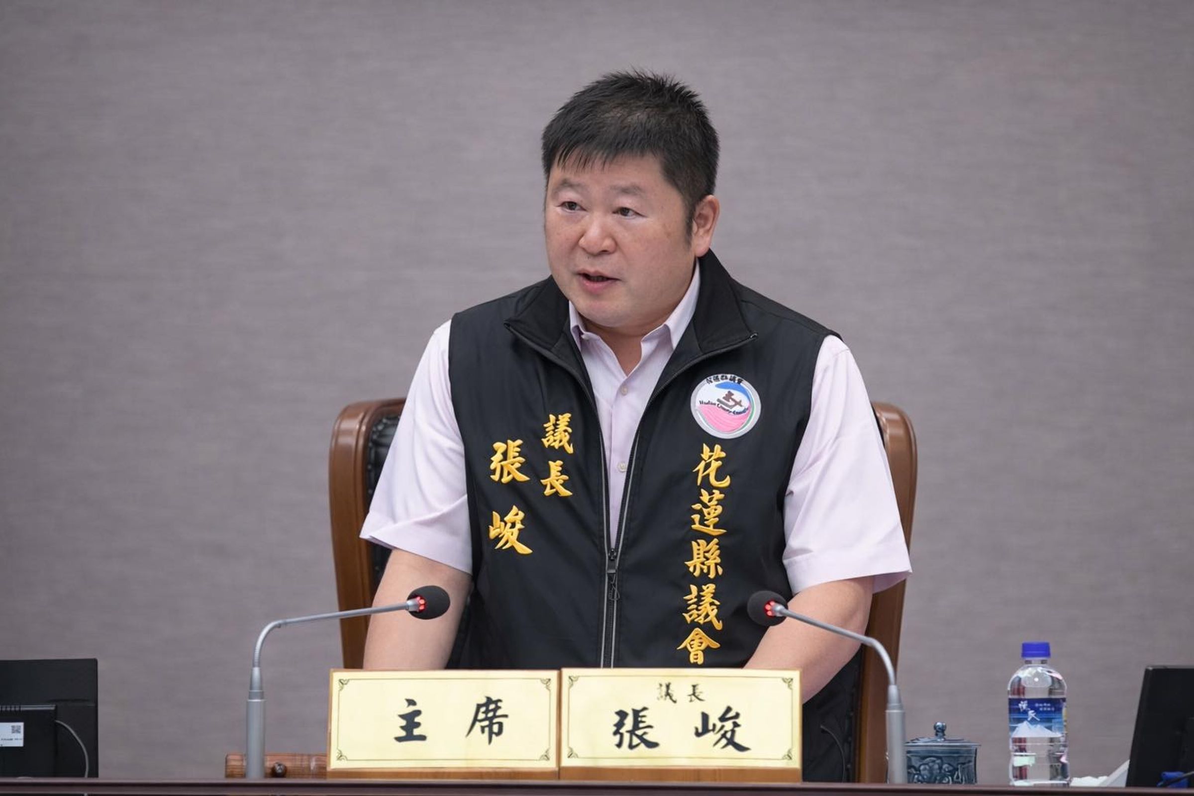 花蓮縣議會議長張峻今拋出震撼彈，宣布將參選花蓮縣長，「我參選，不是為了個人的政治位置，而是因為我深深感受到，花蓮需要真正的改變。」（翻攝自張峻臉書）