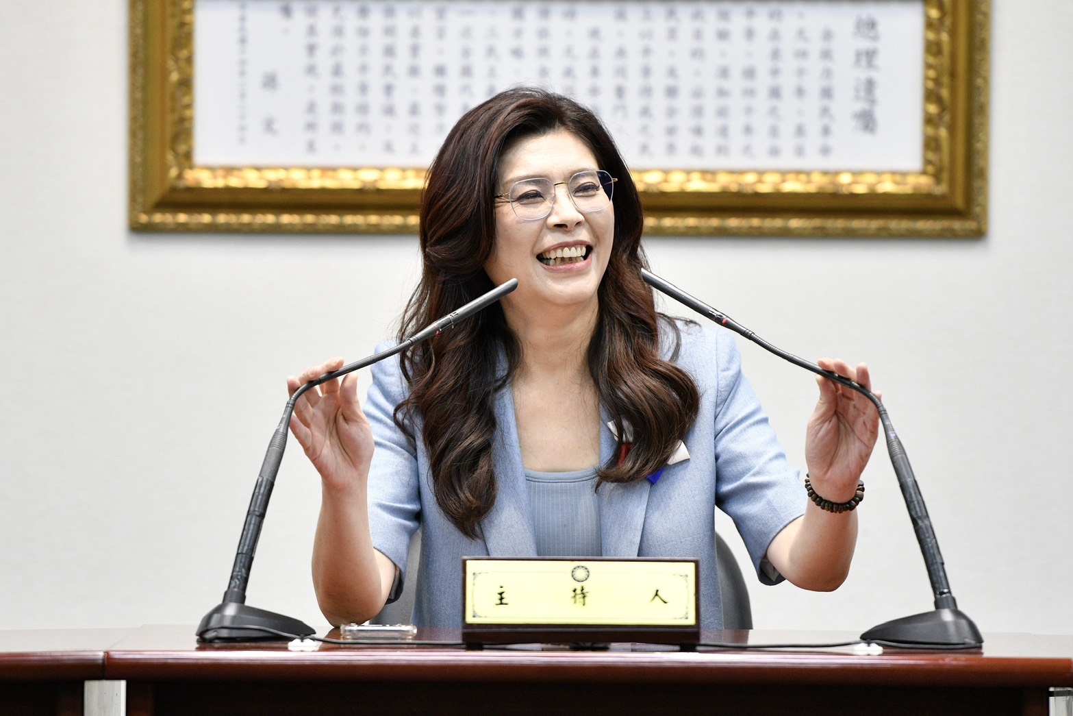 鄭麗文將於4月7日訪中,她在記者會發表談話,重申「堅持九二共識,反對台獨」。(鏡報李智為)