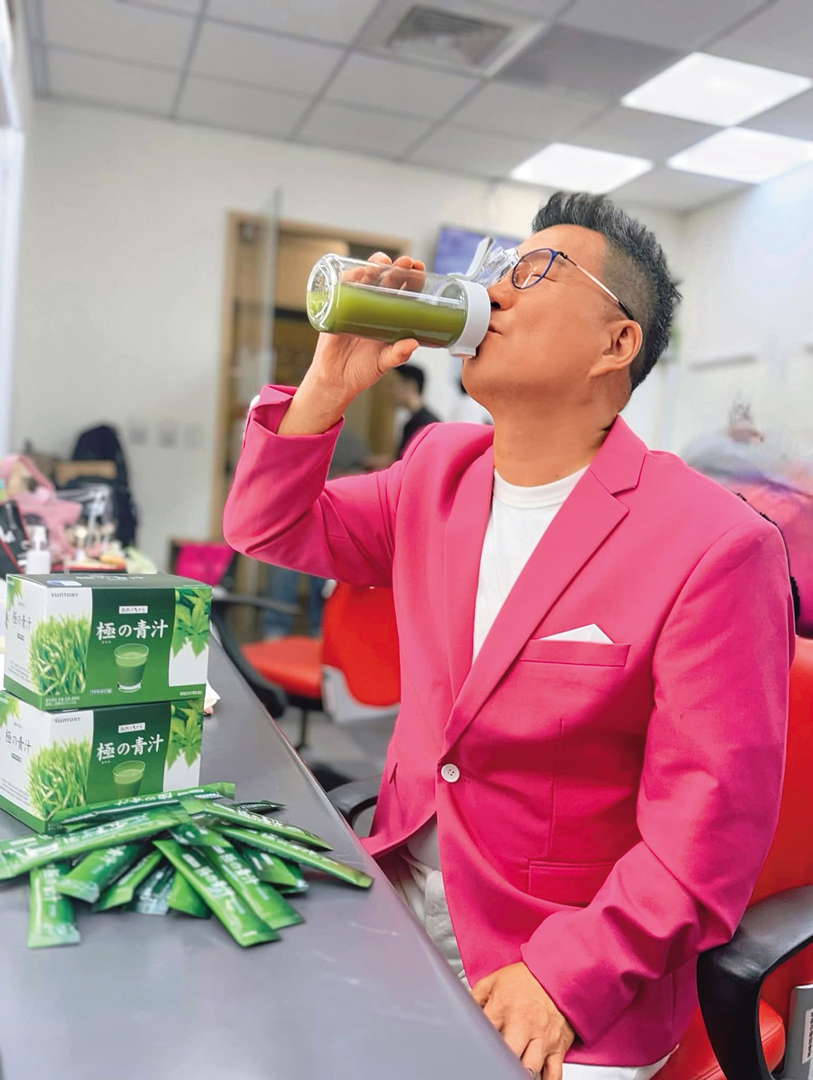 沈玉琳之前在社群上常接業配，但據說病後要看自己的身體狀況判定能否繼續勝任。（翻攝自沈玉琳的御琳軍臉書）