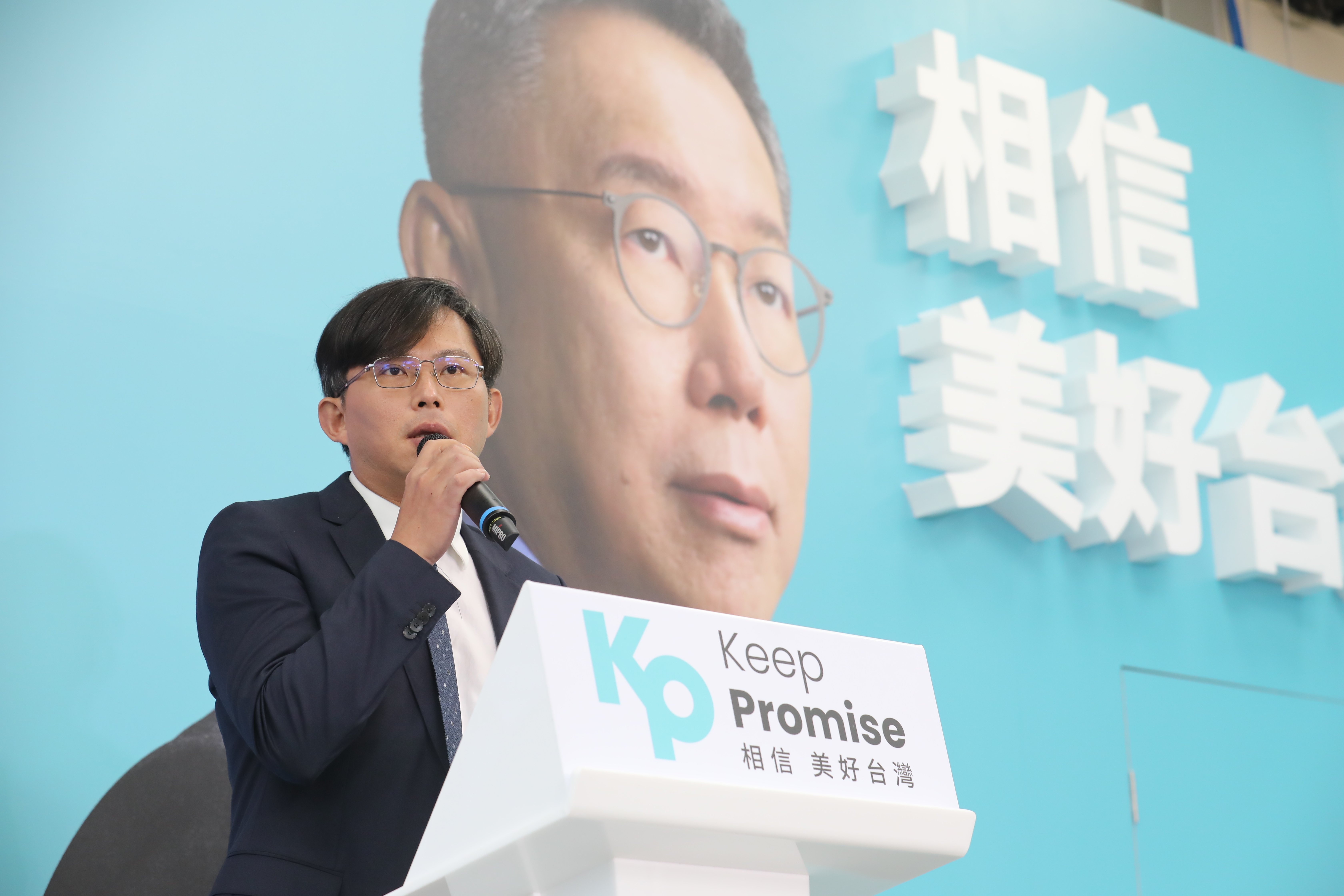 黃國昌入列民眾黨不分區立委名單，遭外界質疑提名資格根本不符，對此民眾黨出面說明了。