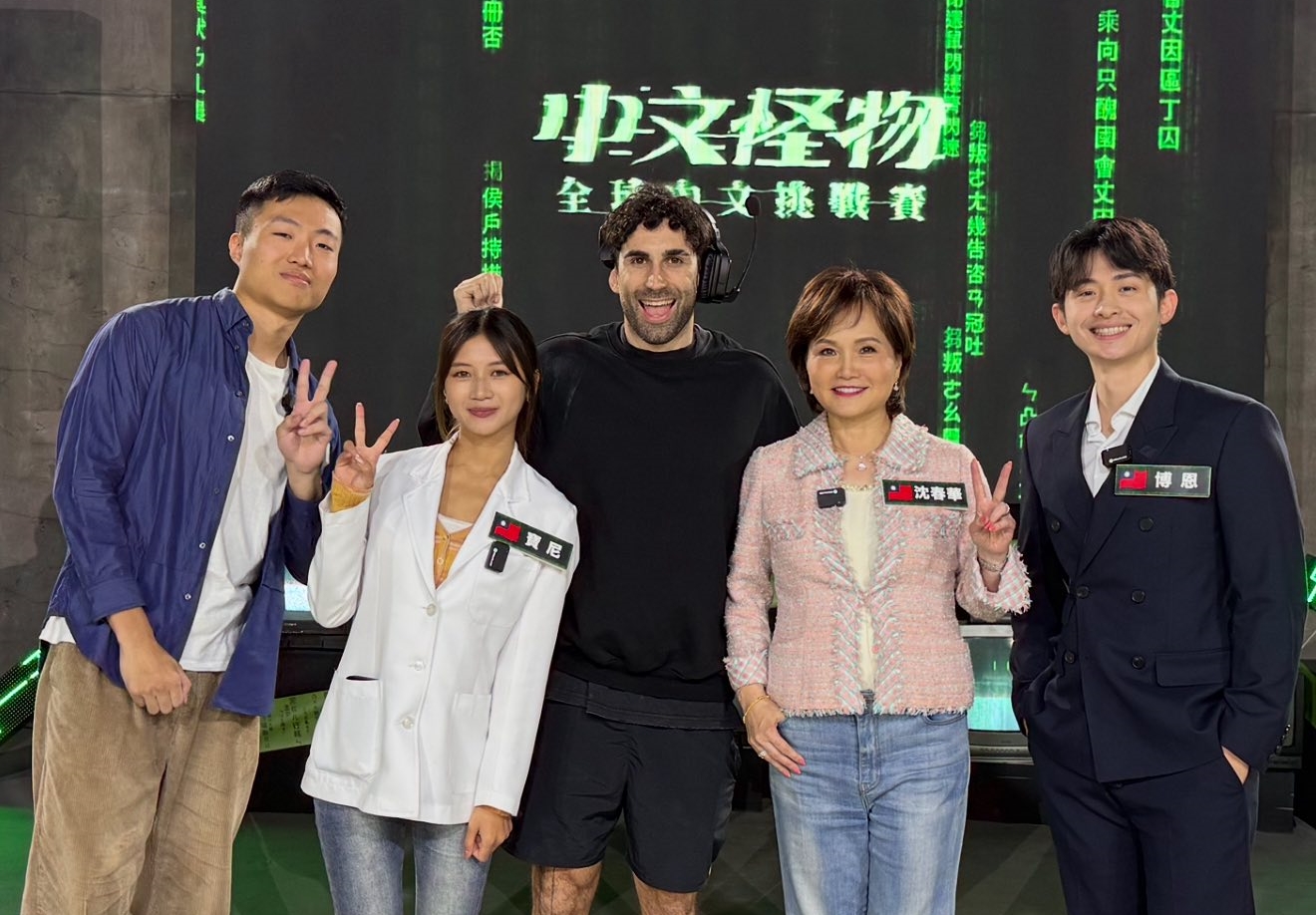 YouTube大型企劃節目《中文怪物》開播後話題不斷，製作團隊也找來資深主播沈春華當任挑戰賽「魔王」。（翻攝自沈春華臉書）