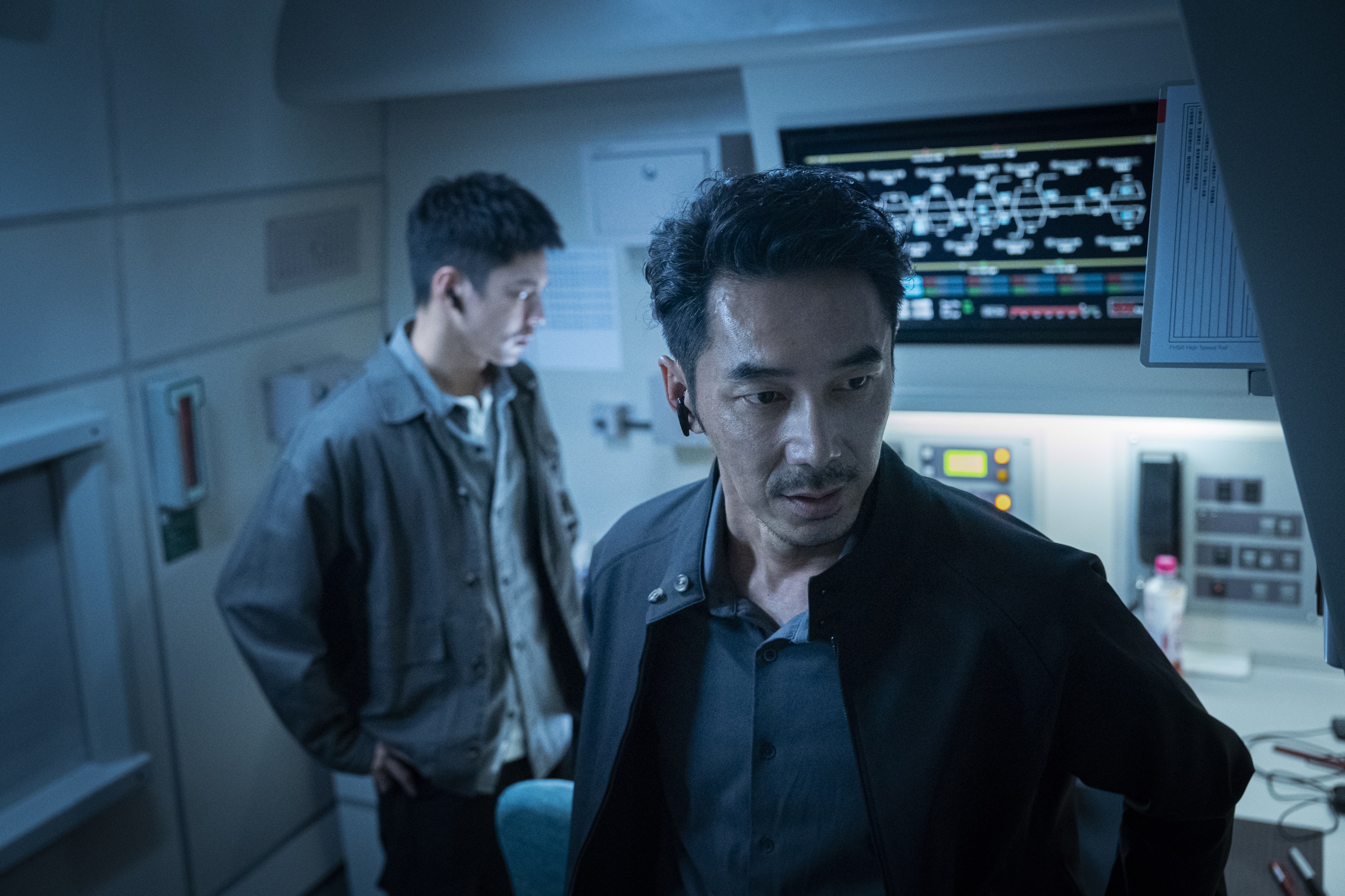 李李仁飾演爆破專家，仍少不了演出動作戲，一場激烈肉搏打得他差點看見人生跑馬燈。（華影提供）