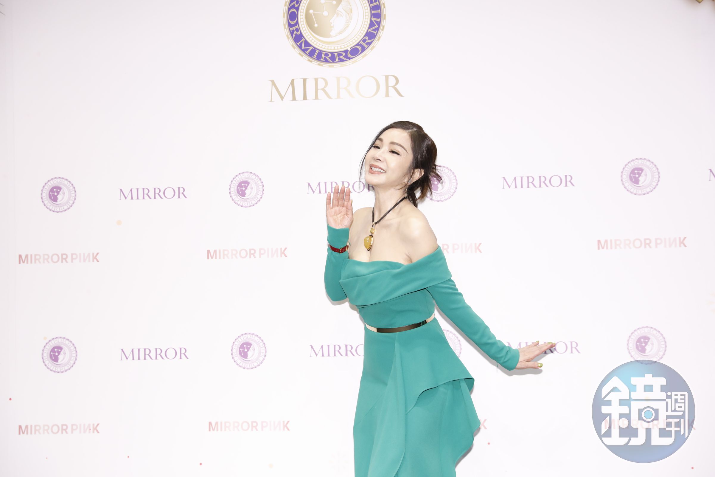 陳美鳳盛裝出席代言皇宣緣記者會。