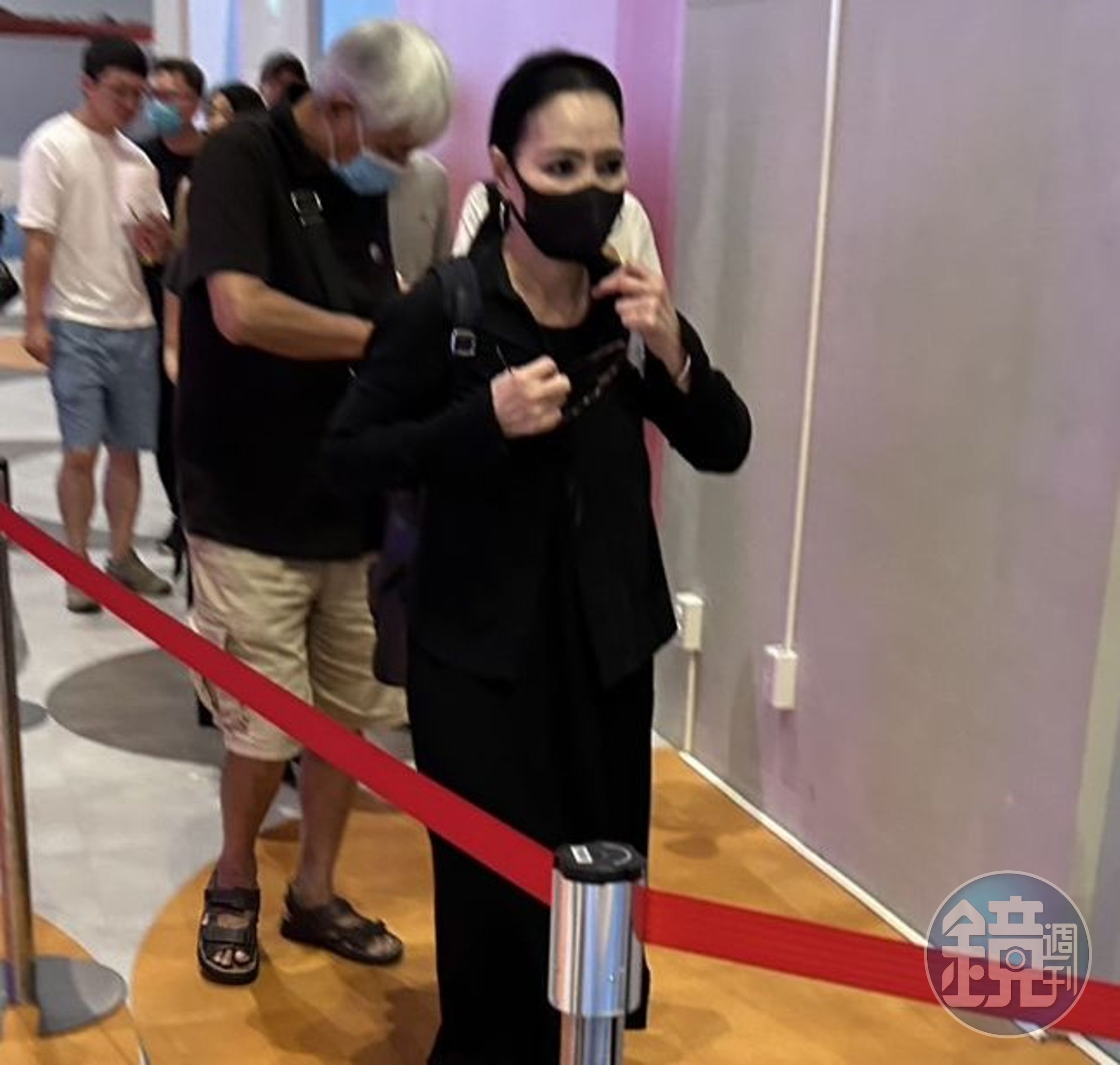 潘越雲出席金曲獎後隔天被目擊現身新店裕隆城威秀看電影。（讀者提供）