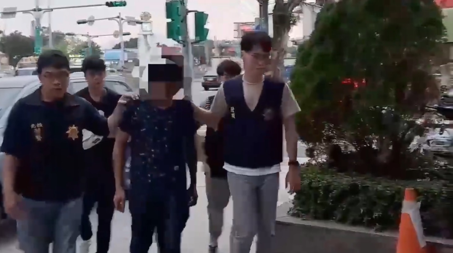 警方事後過濾監視器追查飆車族身分,除開單外也依法送辦。(翻攝畫面)