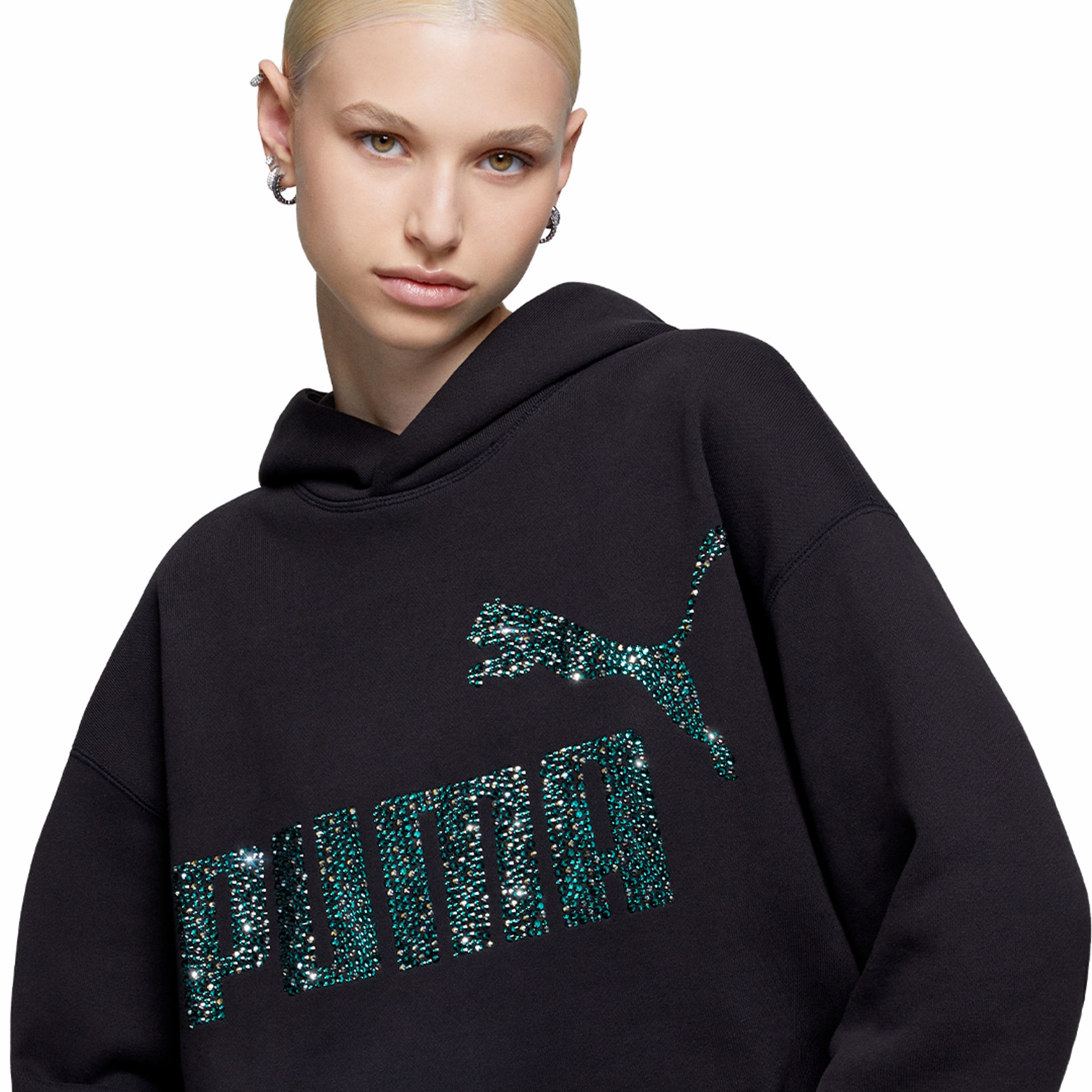 PUMA for SWAROVSKI CREATORS LAB系列連帽衛衣。NT$15,000（施華洛世奇提供）