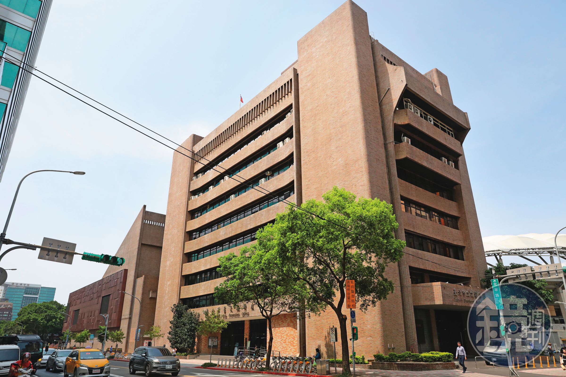 台北市藝文大樓進行整修改裝,卻爆出官員涉嫌自肥、圖利廠商。