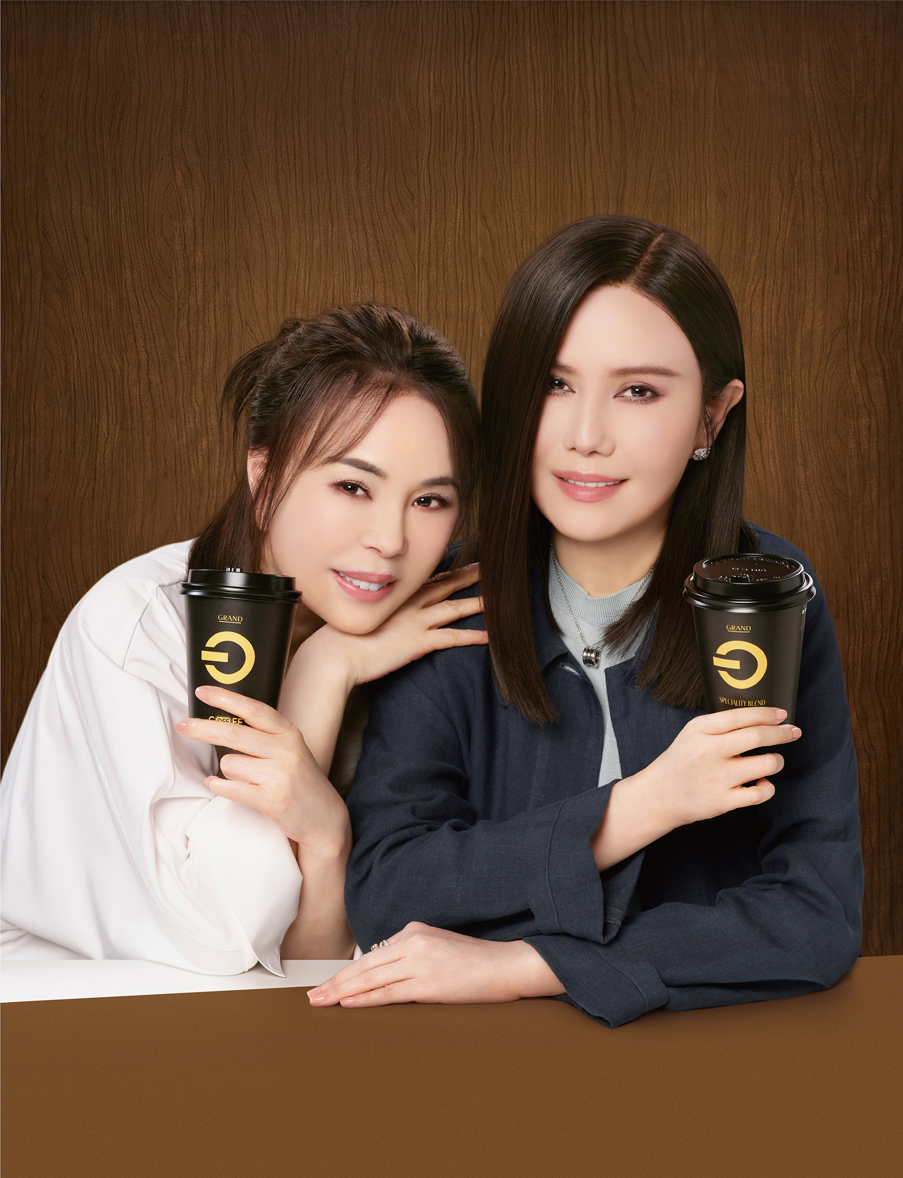 江蕙(右)攜手妹妹江淑娜拍廣告。(圖/全聯提供)
