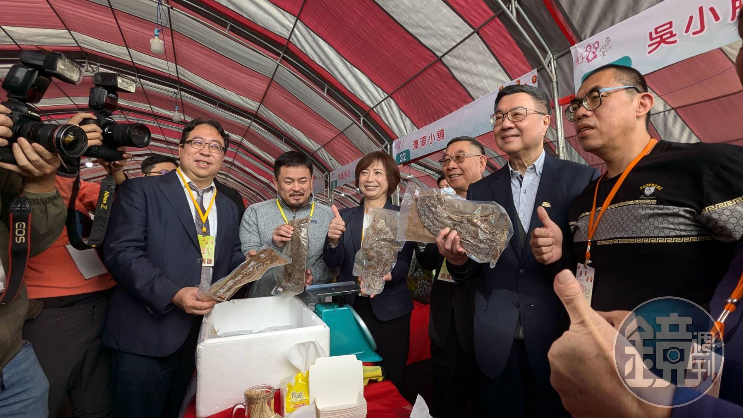 行政院長卓榮泰讚美更生人小胖做的鹹豬肉真好吃。
