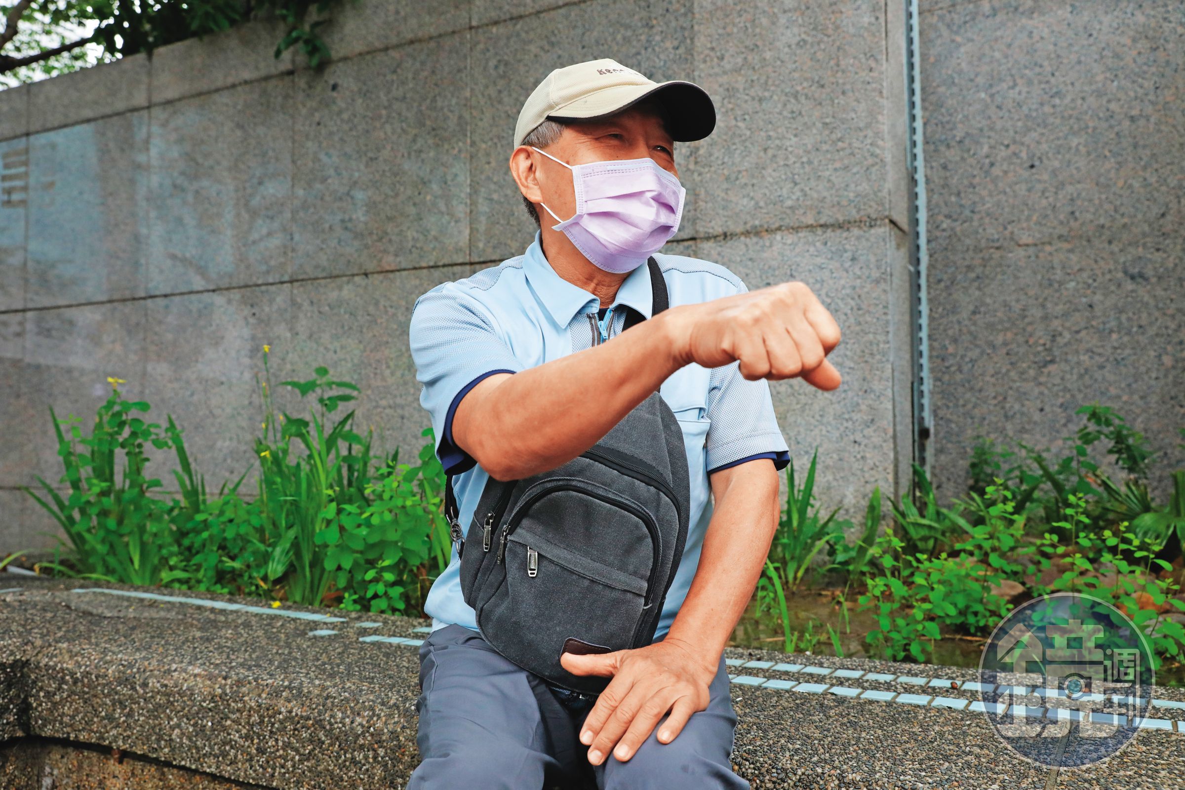 楊姓男子（圖）多處遭激烈毆打，事發多天後，臉上仍留有傷痕。（投訴人提供） 