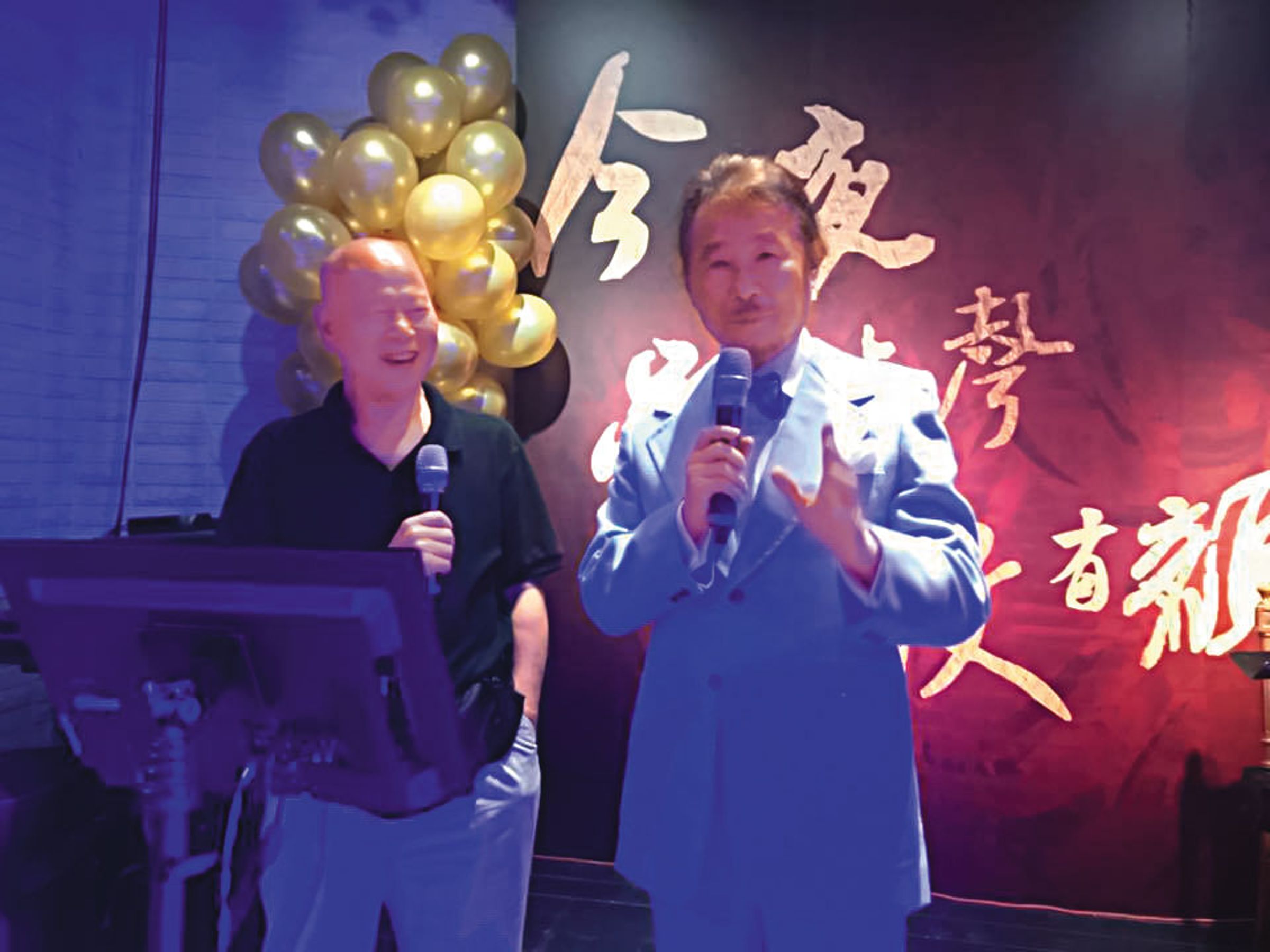 施明德（右）的美麗島戰友許信良（左），在施過世後倡議國葬施明德。（翻攝施明德臉書）