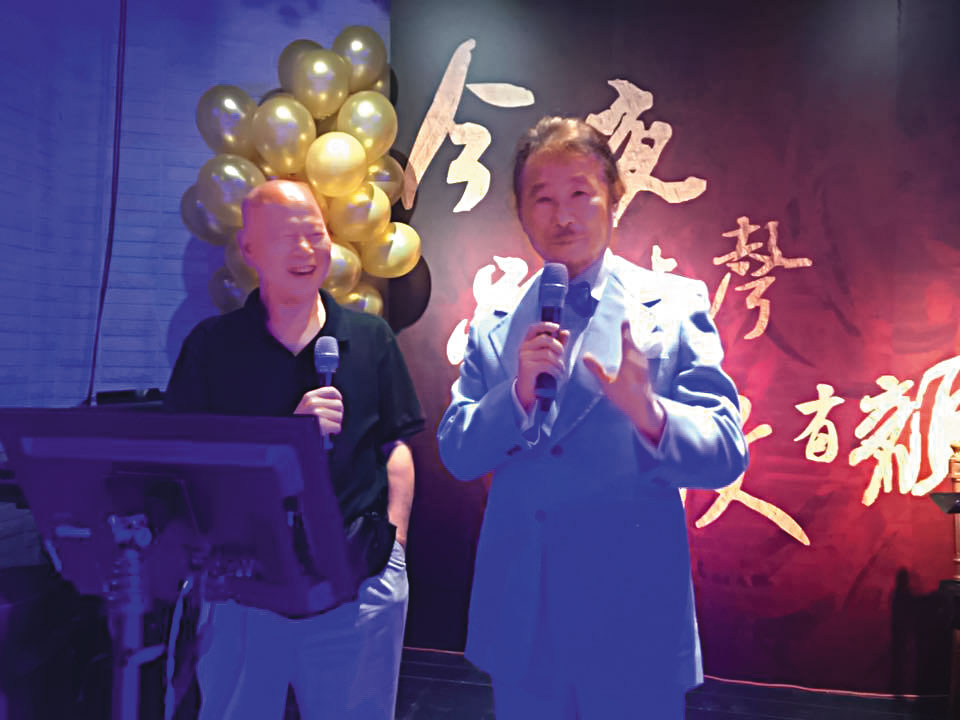 施明德(右)的美麗島戰友許信良(左),在施過世後倡議國葬施明德。(翻攝施明德臉書)